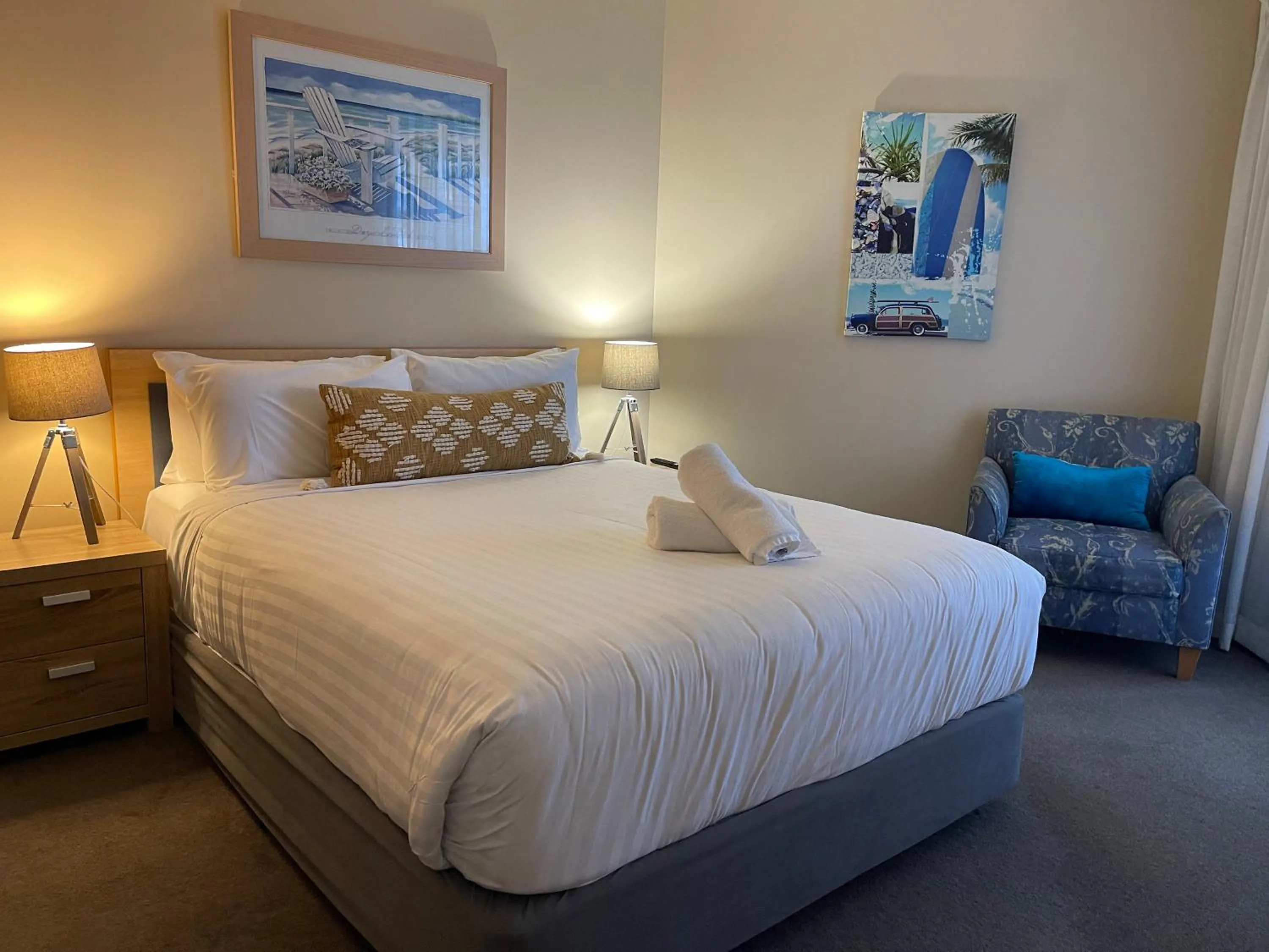 Boathouse Resort (Water Front)