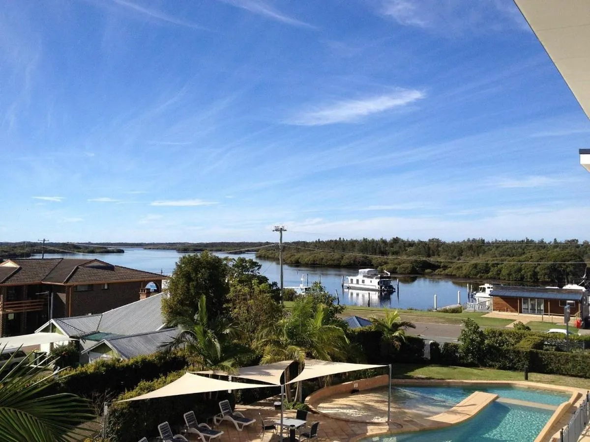 Boathouse Resort (Water Front)