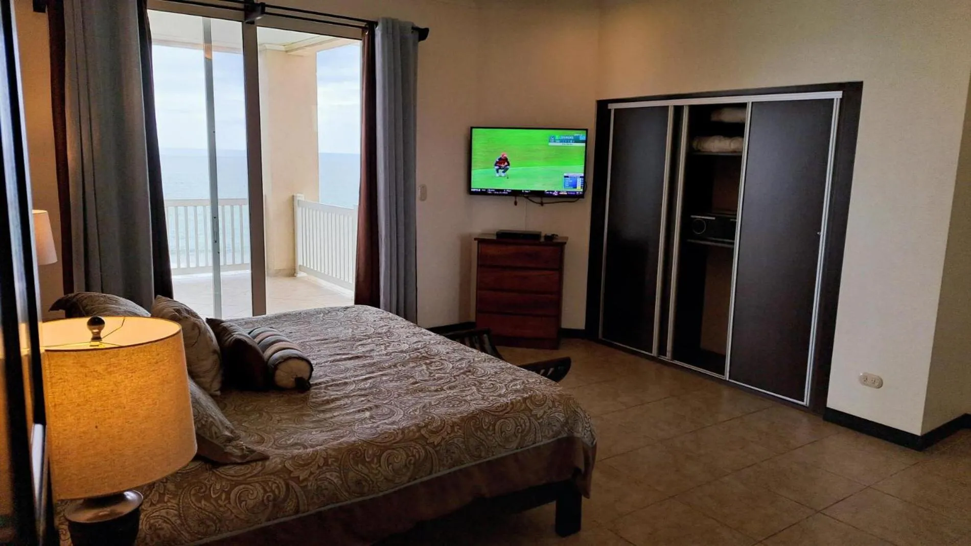 Floor plan, Bed in The Palms Jaco 1001 penthouse on the beach