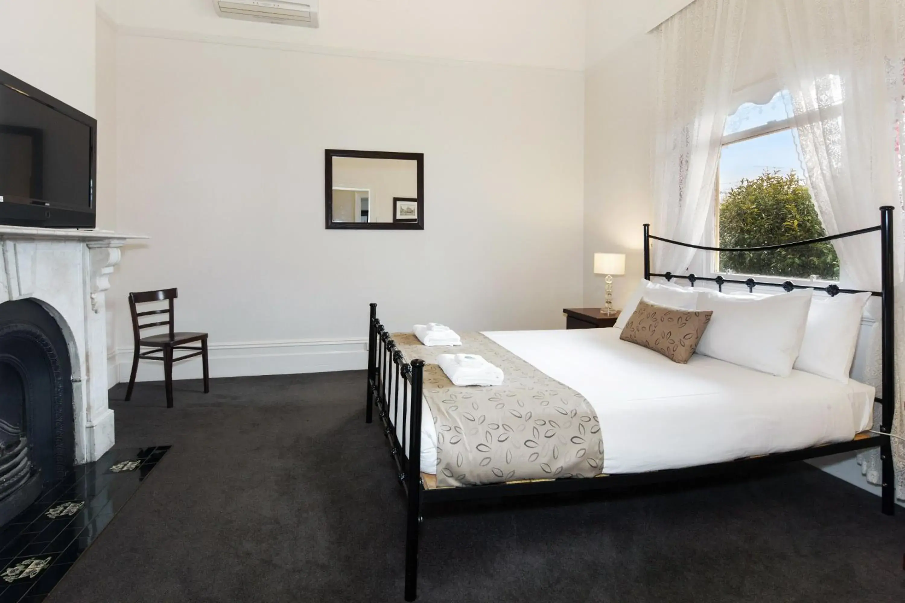 Bedroom, Bed in Seymours On Lydiard Bedroom, Bed in Seymours On Lydiard