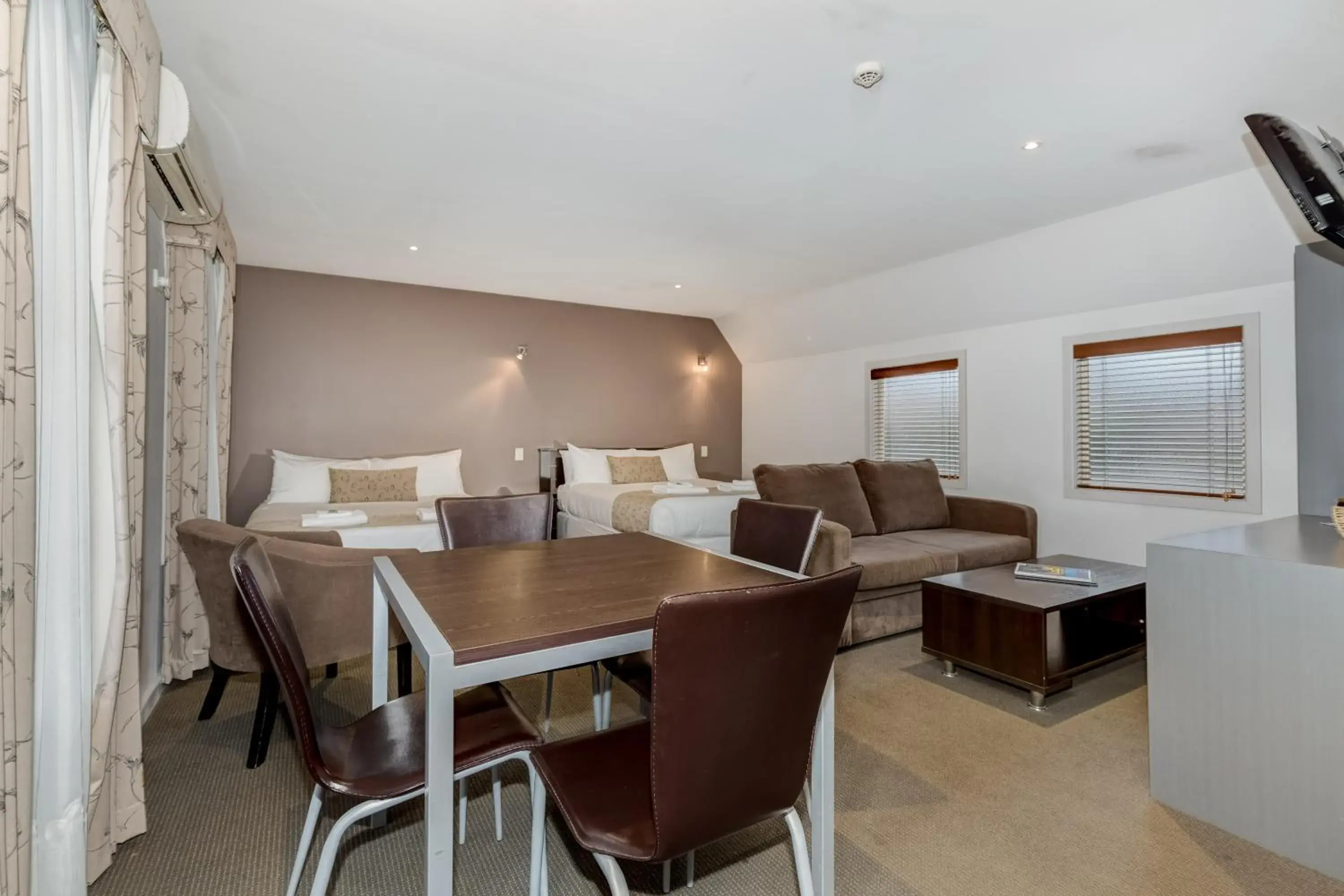 Seating area in Seymours On Lydiard Seating area in Seymours On Lydiard