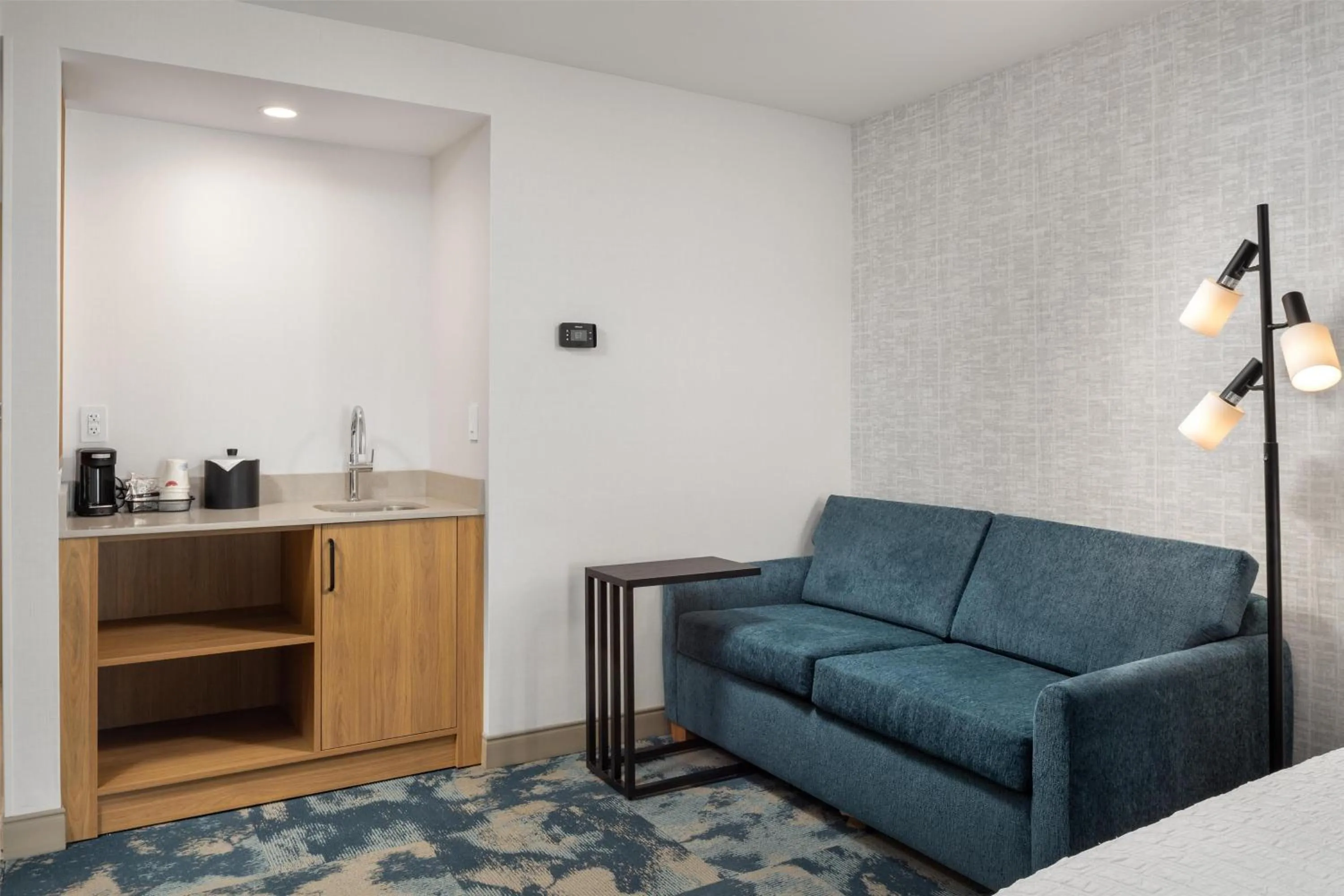 Coffee/tea facilities in Hampton Inn & Suites by Hilton San Diego SeaWorld