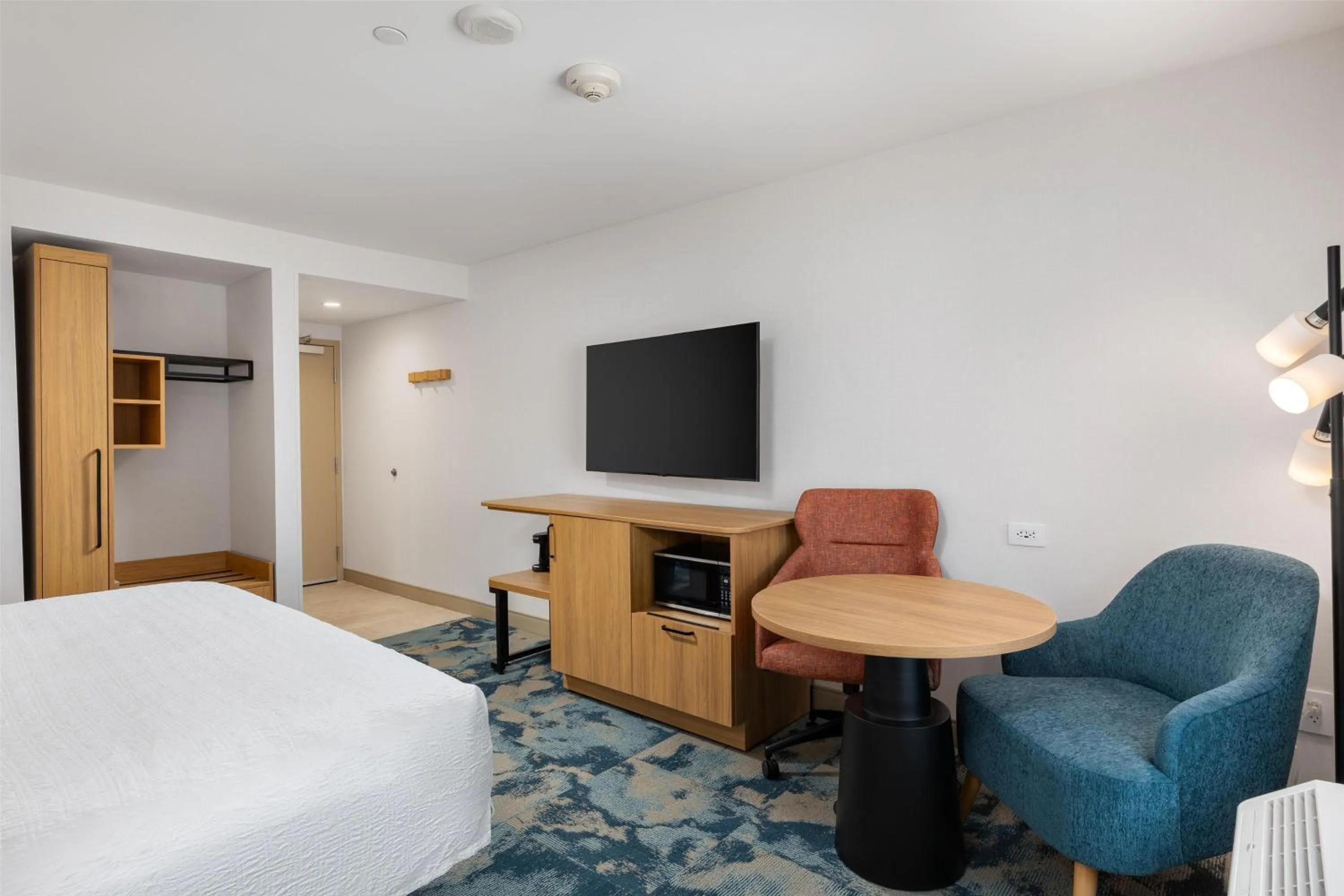 Bed in Hampton Inn & Suites by Hilton San Diego SeaWorld