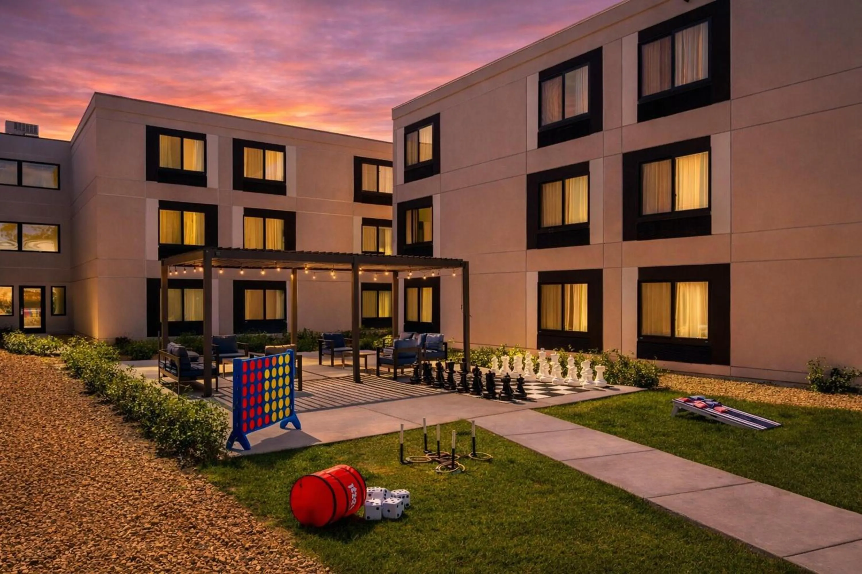 Inner courtyard view in Hampton Inn & Suites by Hilton San Diego SeaWorld