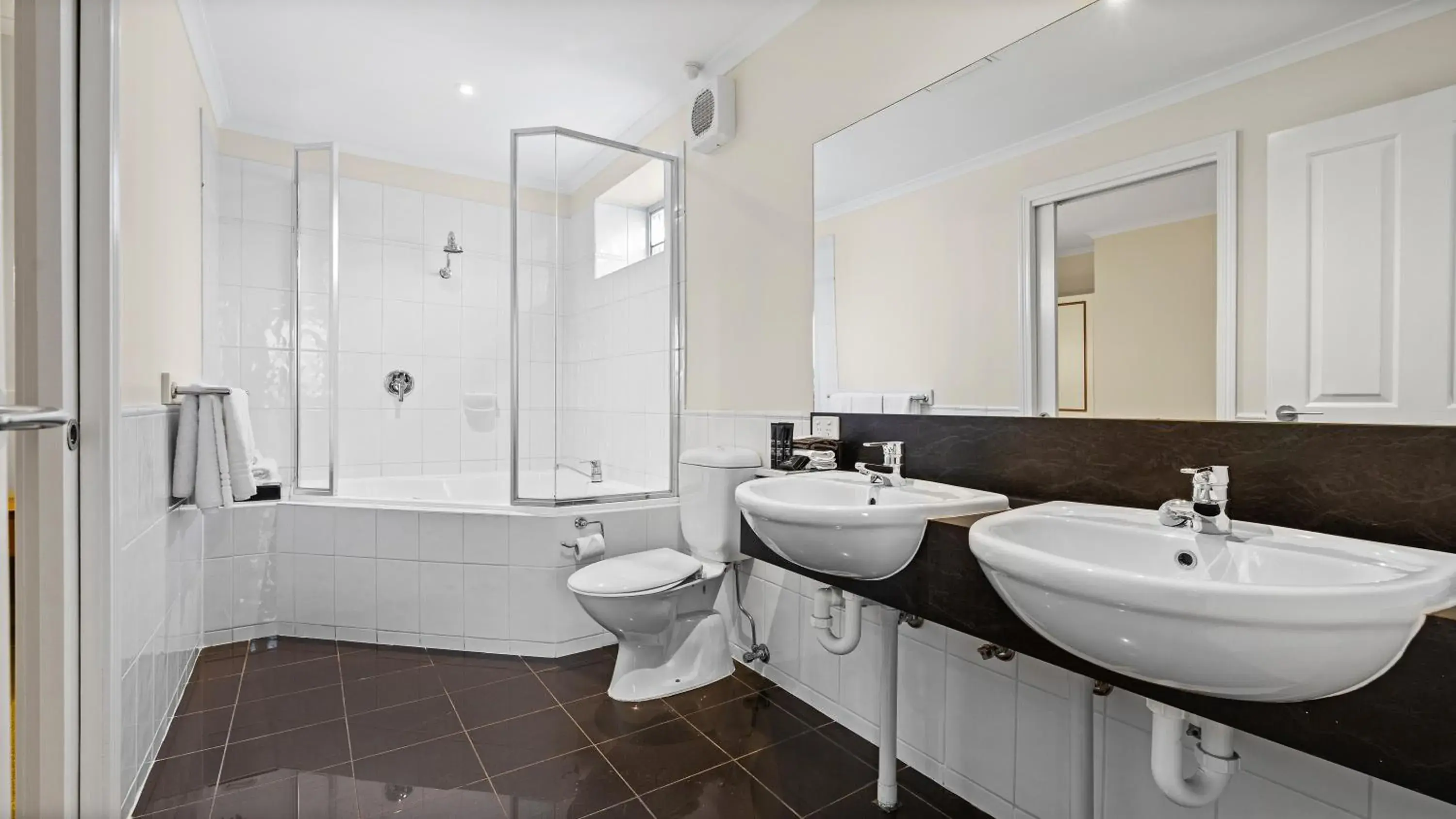 Bathroom in Lake Inn - Ballarat Bathroom in Lake Inn - Ballarat