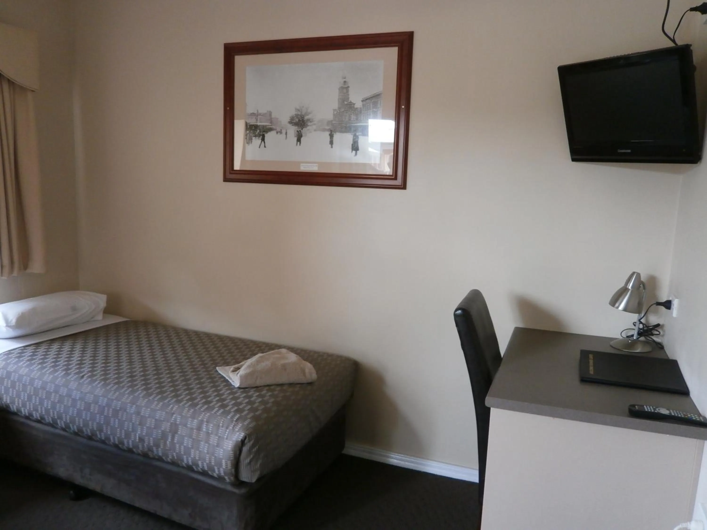 Photo of the whole room, Bed in Ballarat Central City Motor Inn