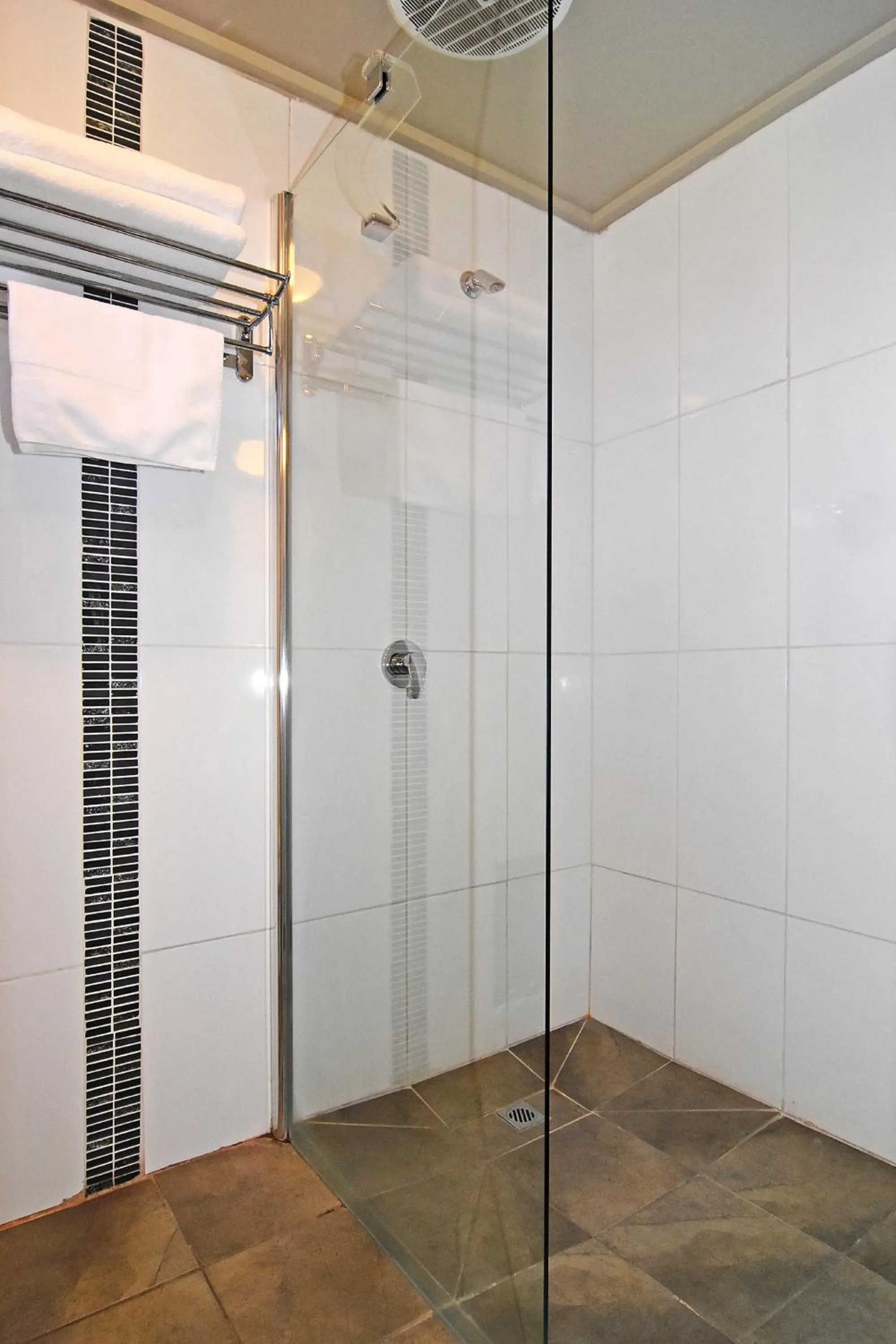 Bathroom in Main Lead Ballarat Motel