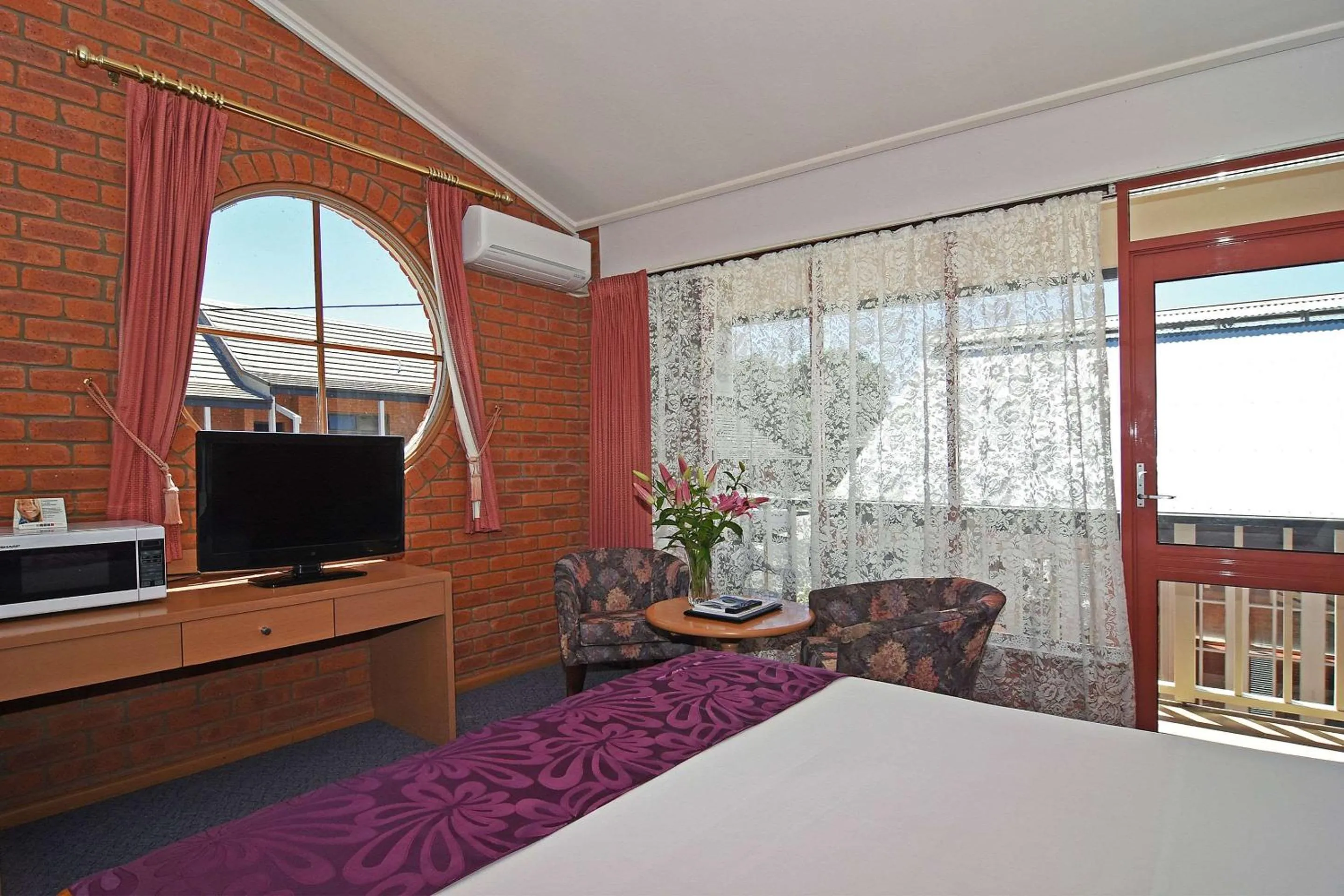 Photo of the whole room, Bed in Main Lead Ballarat Motel