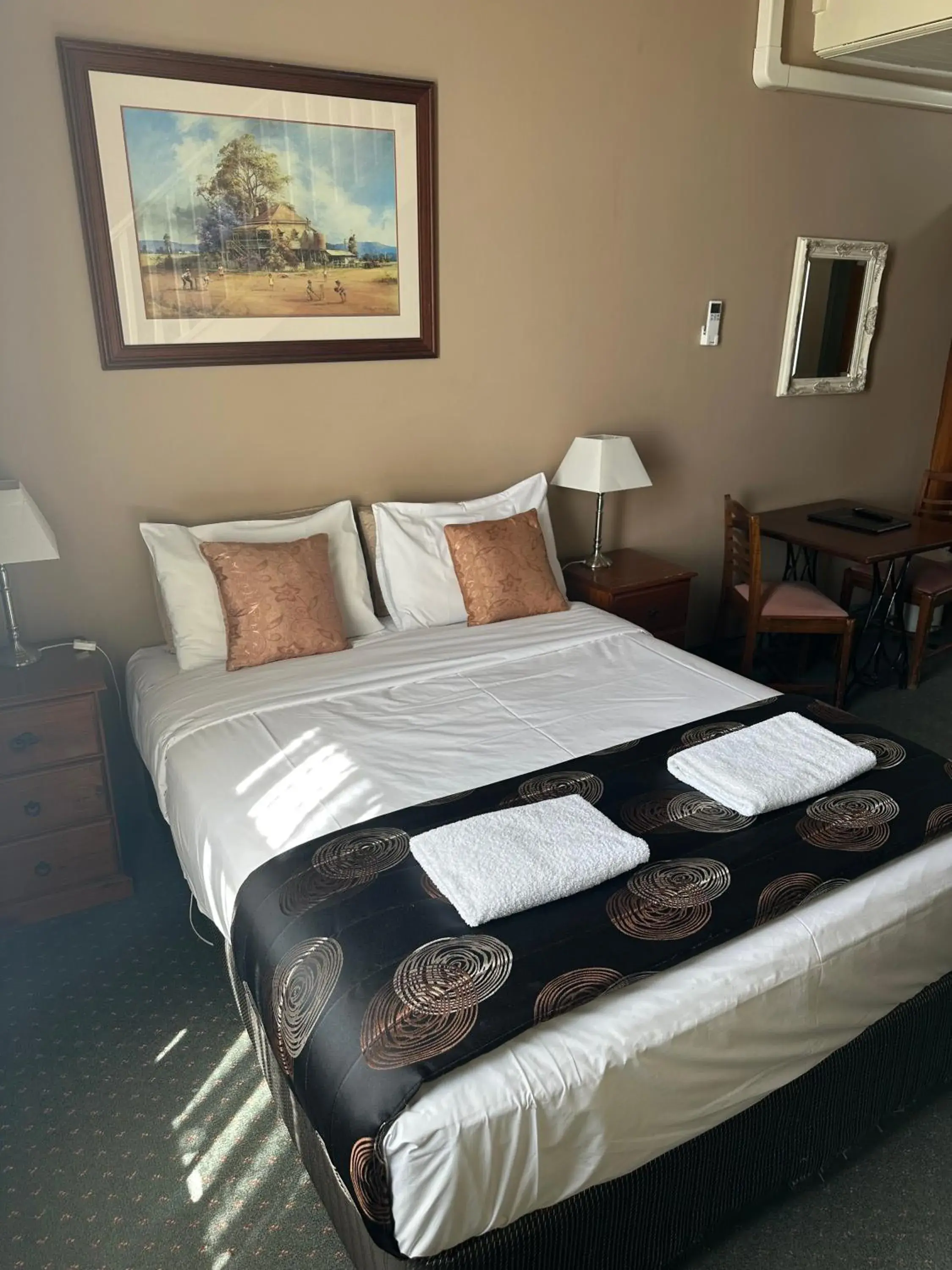 Bed in Central Springs Inn Bed in Central Springs Inn