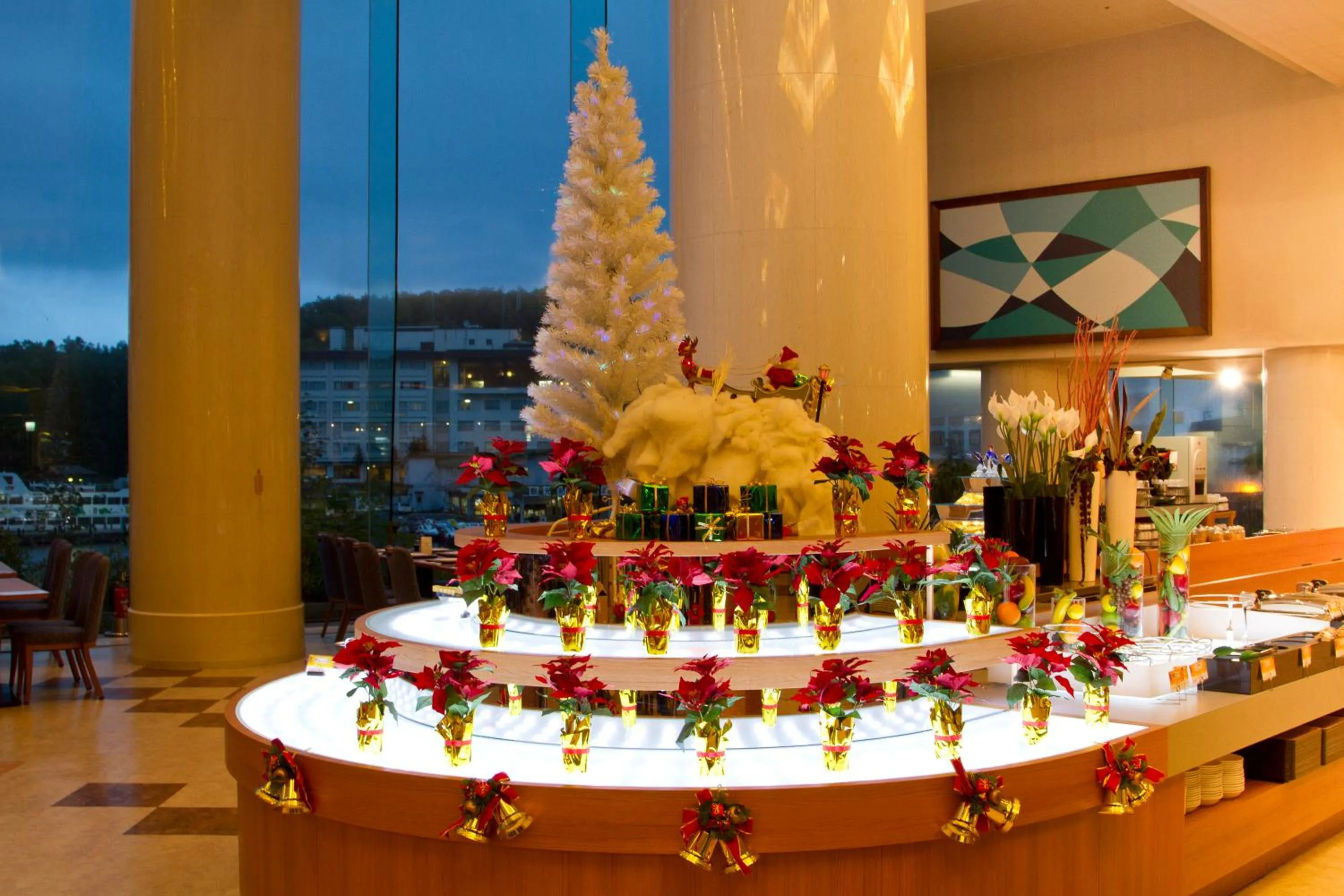 Restaurant/places to eat in New Akan Hotel