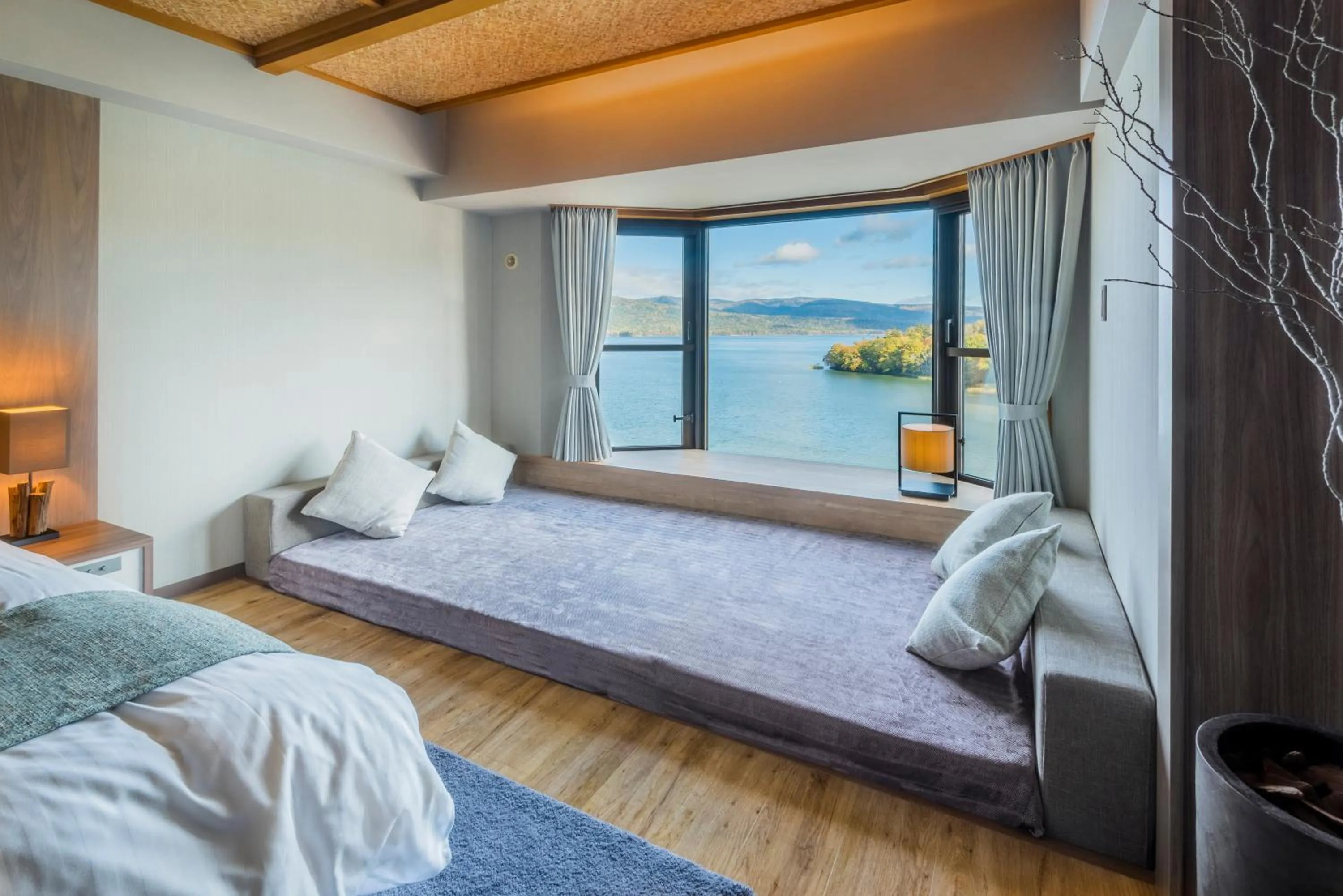 Photo of the whole room, Bed in New Akan Hotel