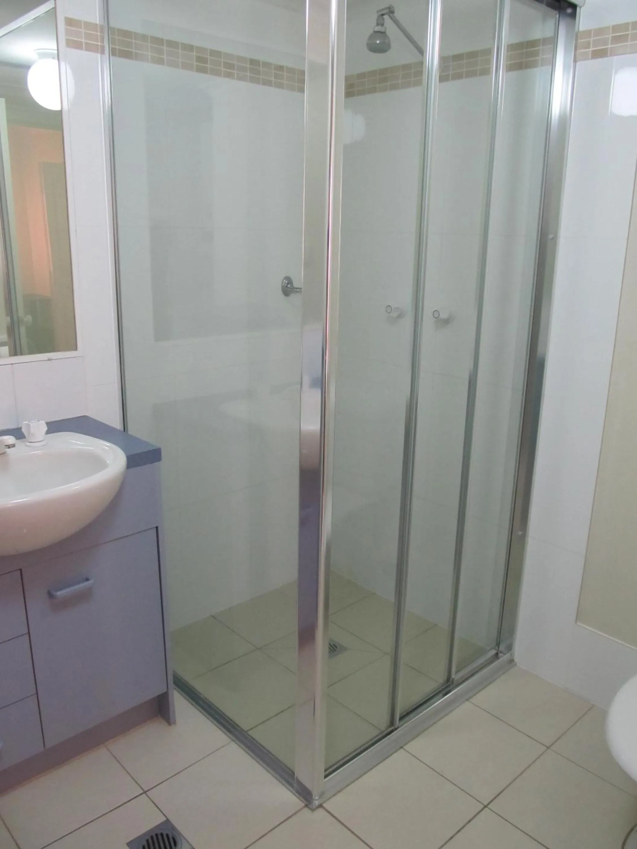 Bathroom in Costa D'Ora Holiday Apartments