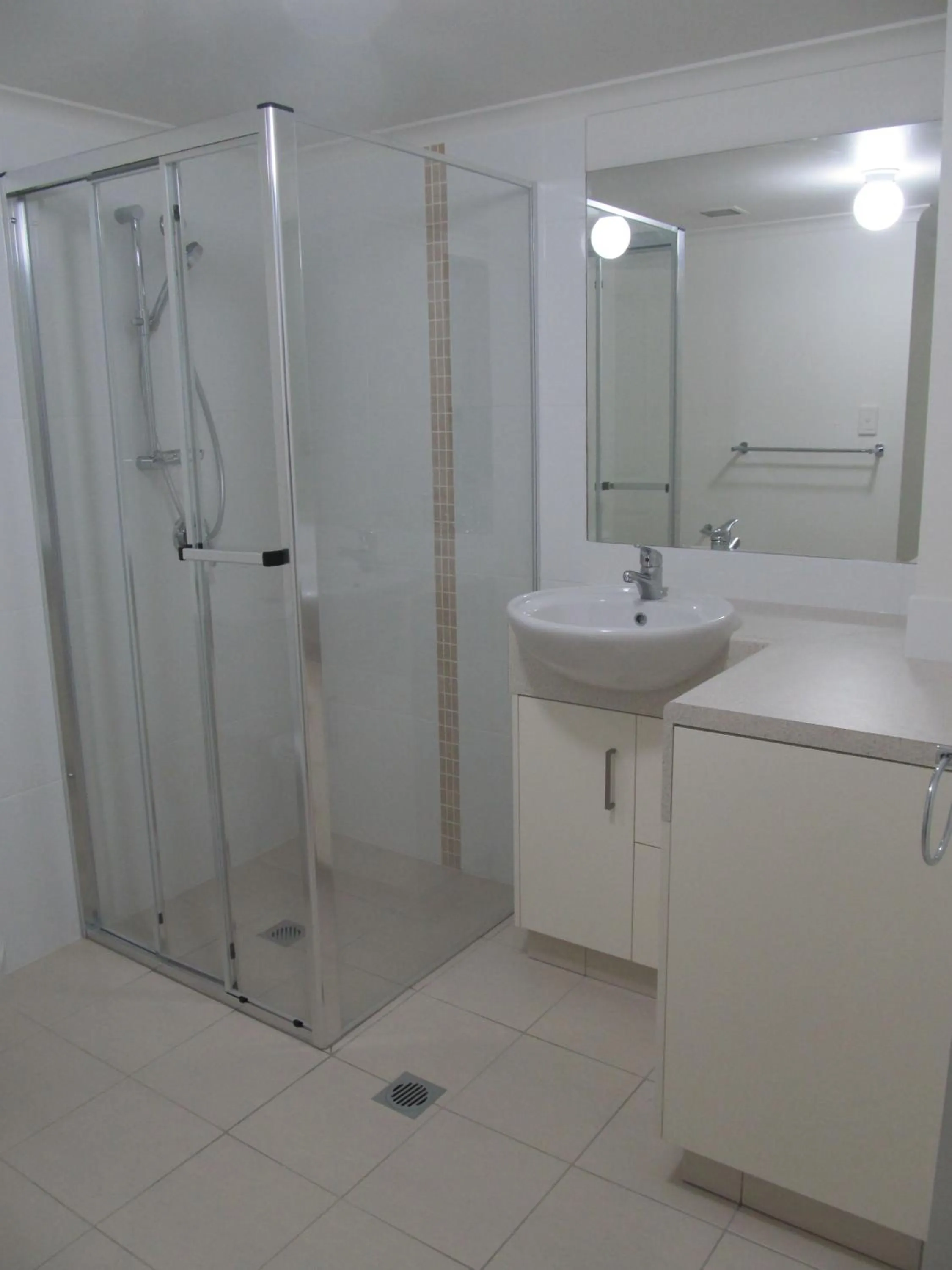 Bathroom in Costa D'Ora Holiday Apartments