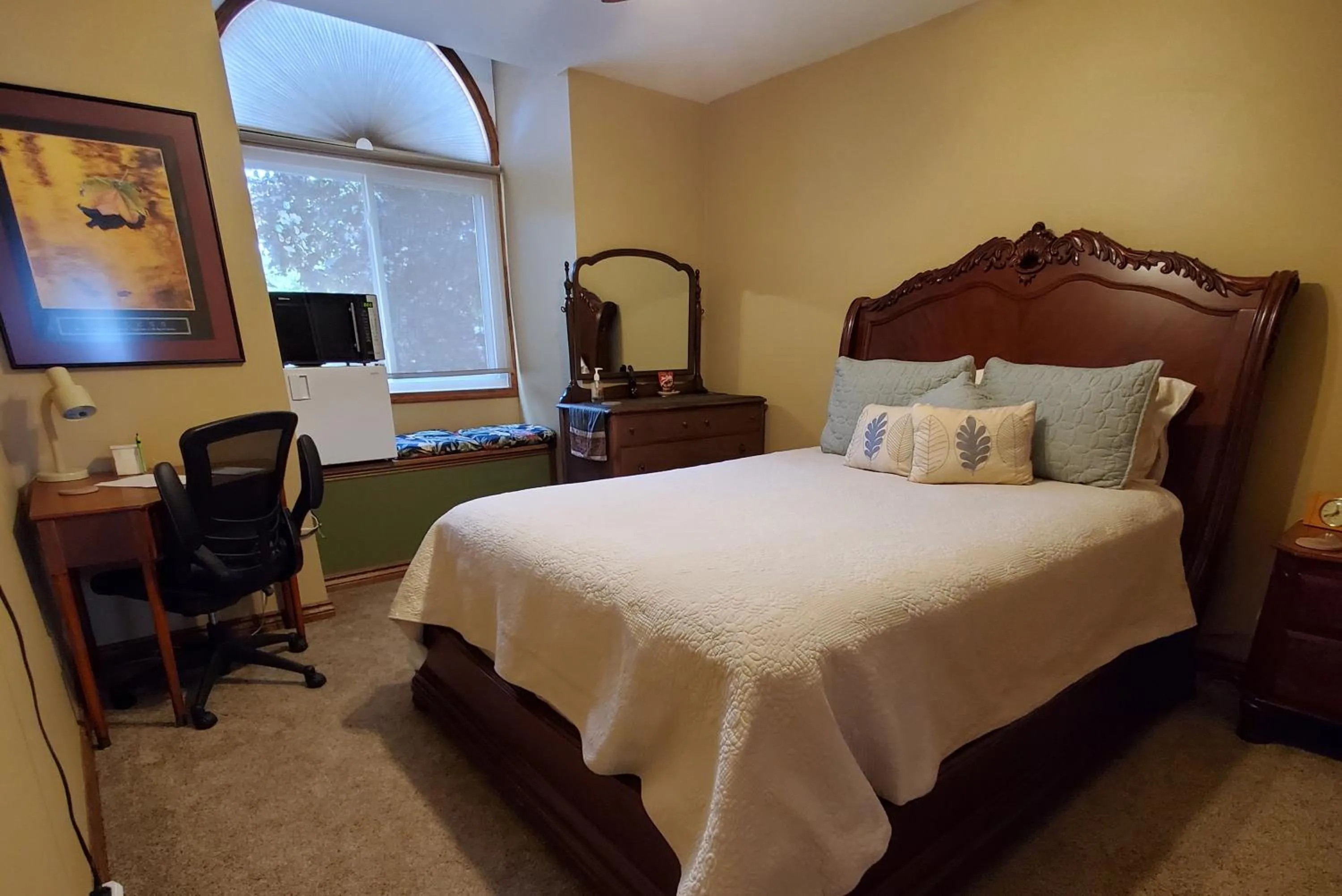 Bedroom, Bed in Hampton House