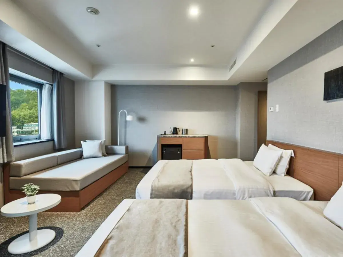 Deluxe Family Room in One Station Hotel Kumamoto -DLIGHT LIFE & HOTELS- Deluxe Family Room in One Station Hotel Kumamoto -DLIGHT LIFE & HOTELS-