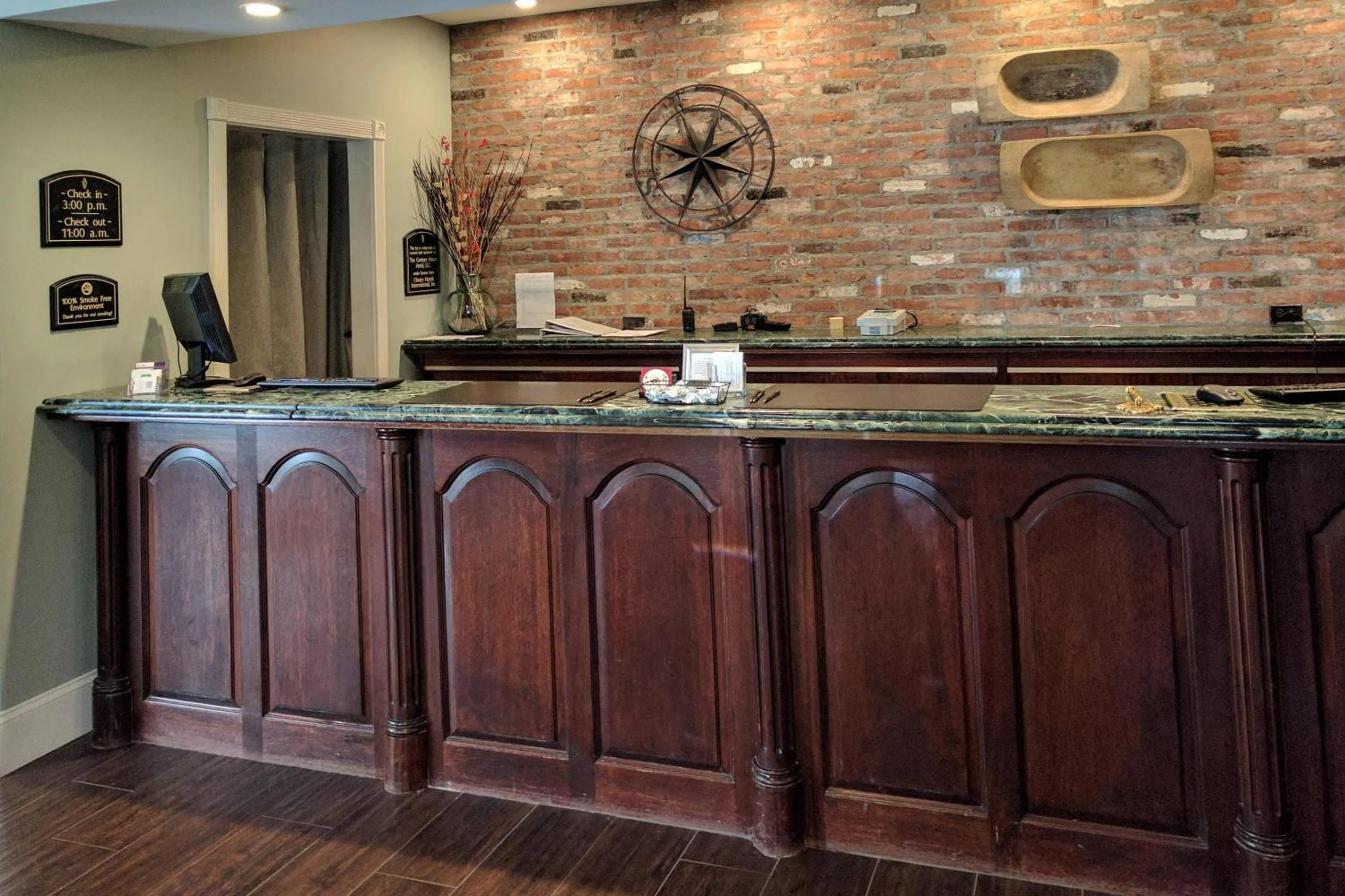 Lobby or reception in The Century House Latham - North Albany, an Ascend Collection Hotel