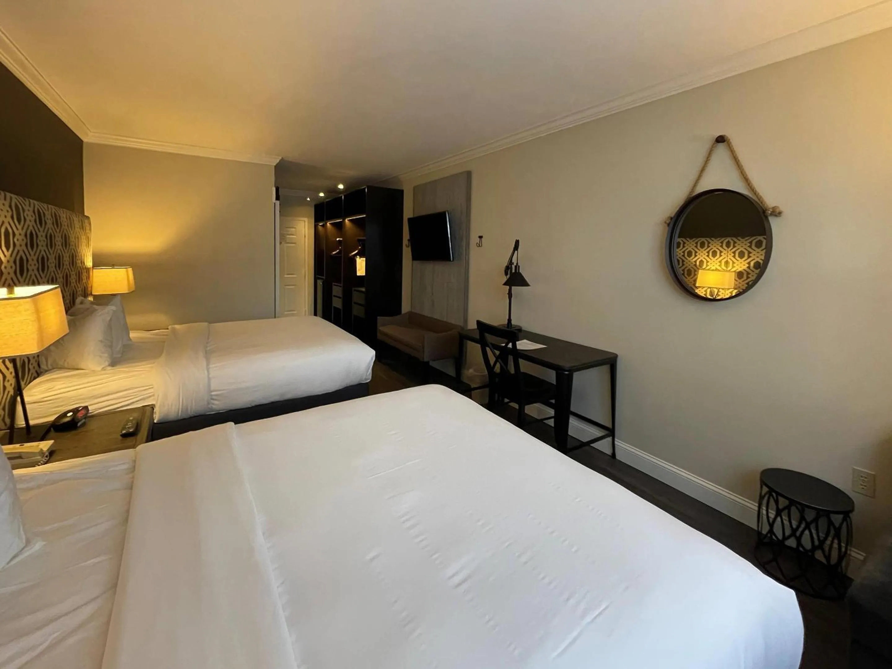 Bedroom, Bed in The Century House, an Ascend Collection Hotel