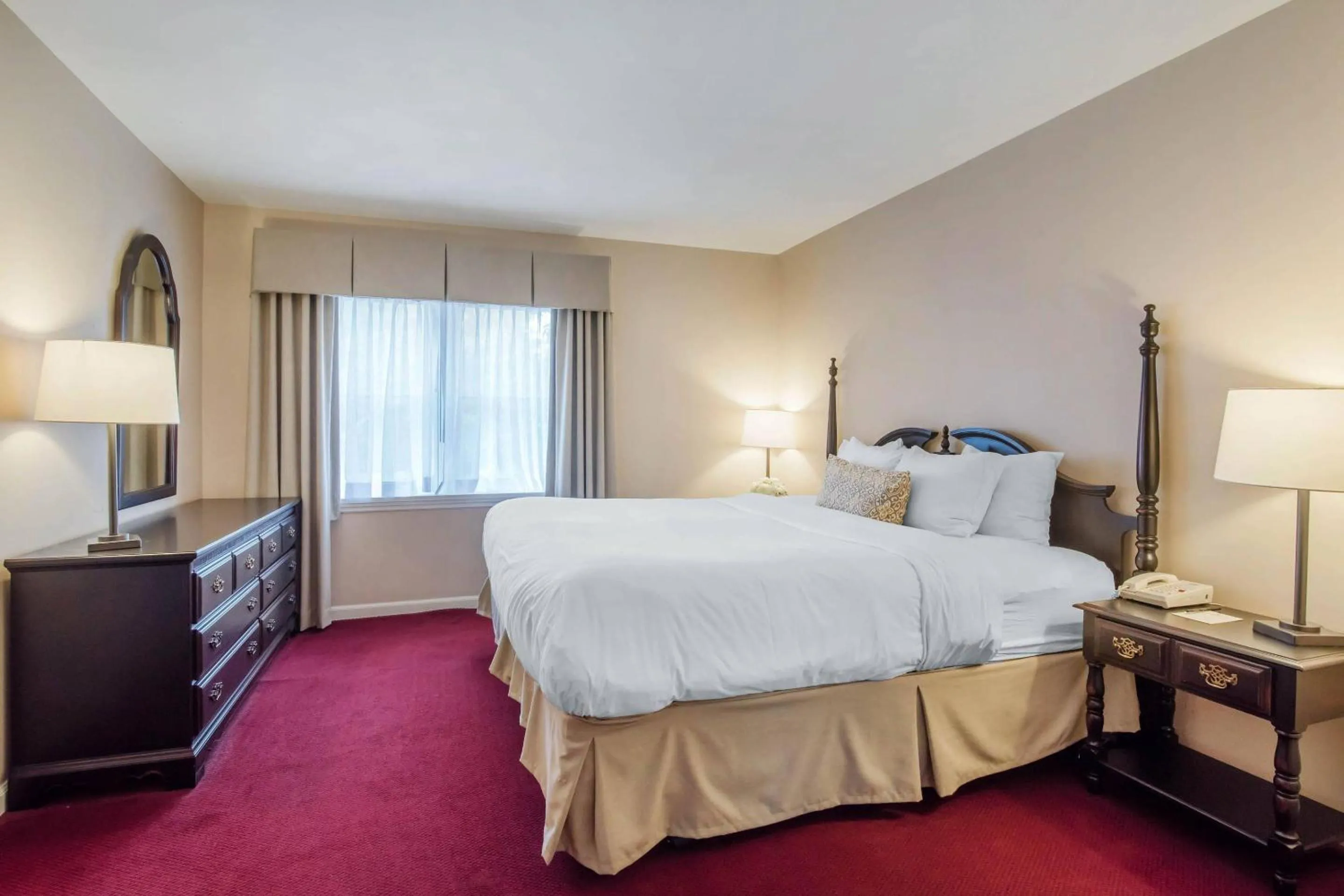 Bedroom, Bed in The Century House Latham - North Albany, an Ascend Collection Hotel