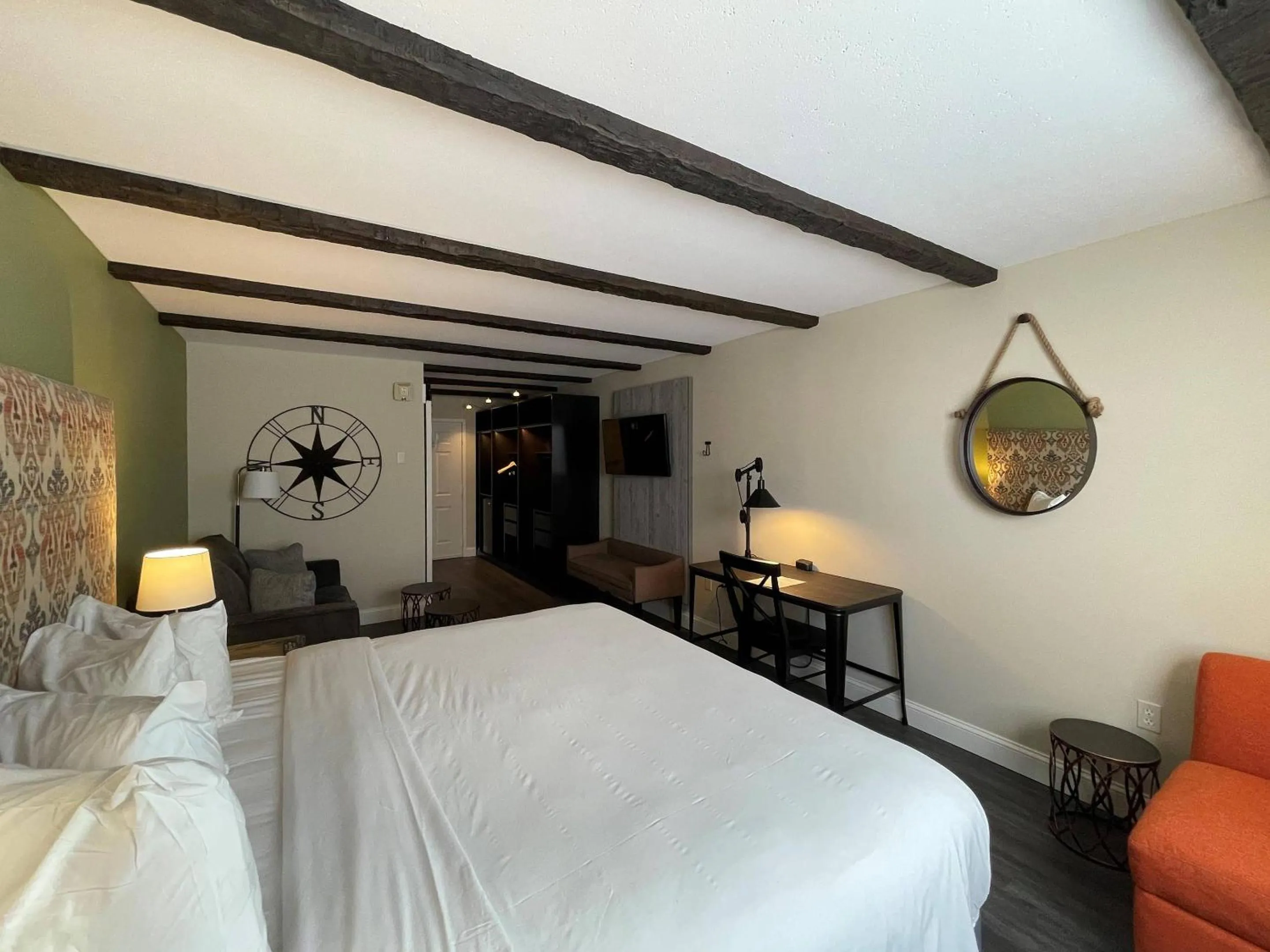 Bedroom, Bed in The Century House Latham - North Albany, an Ascend Collection Hotel