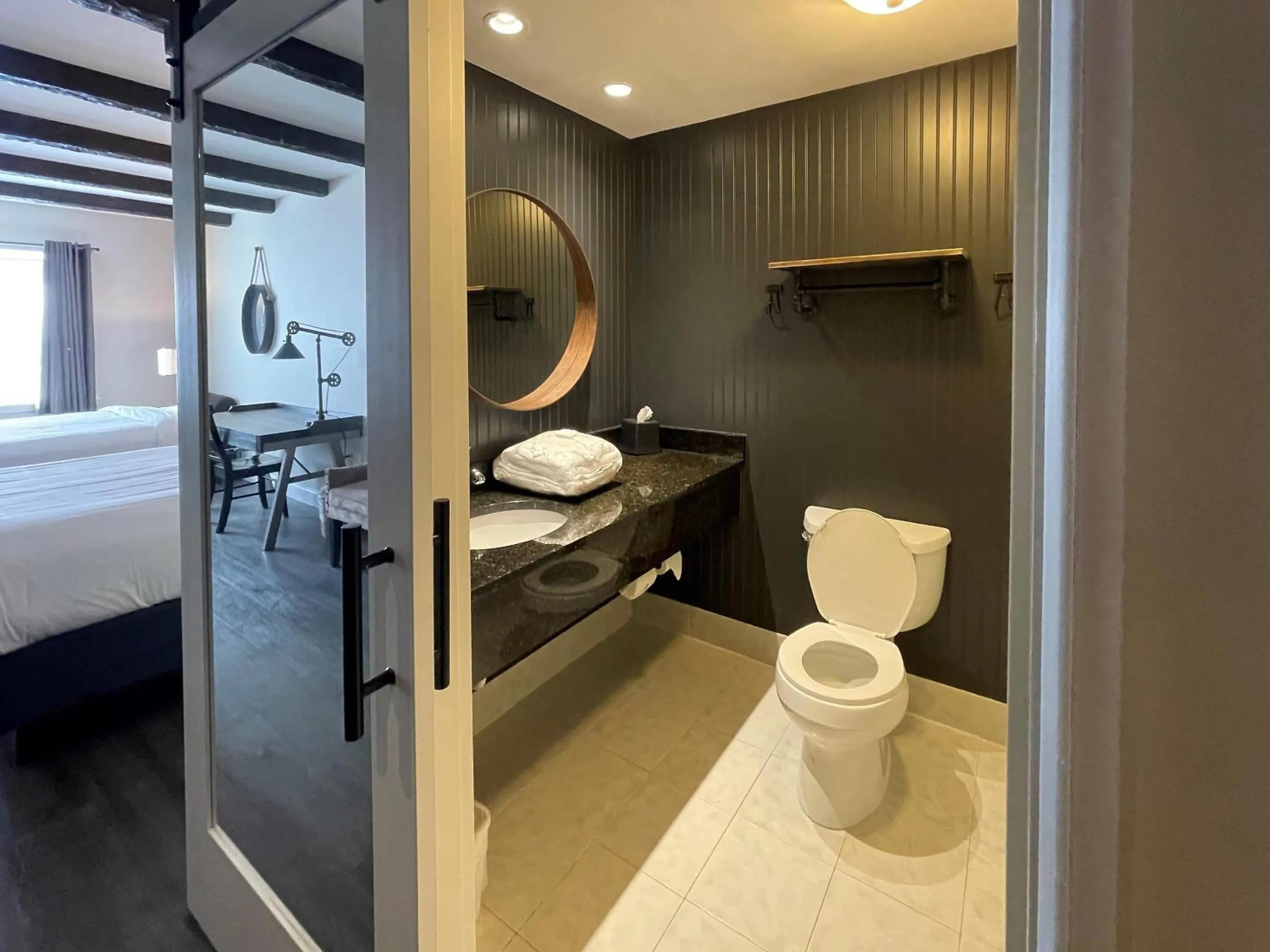 Bedroom, Bed in The Century House, an Ascend Collection Hotel