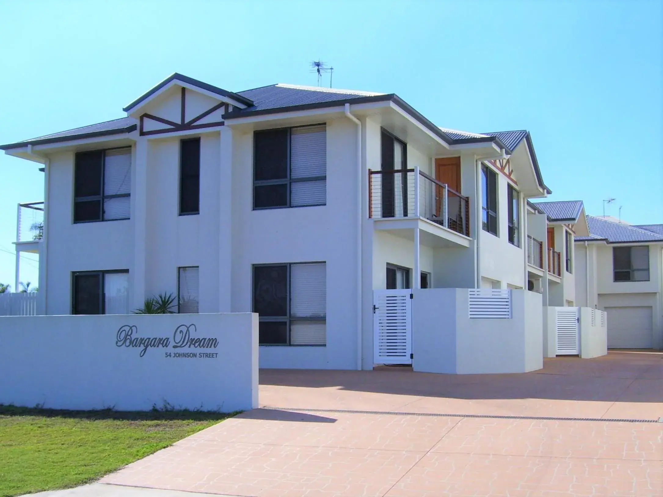 Three-Bedroom Apartment in Koola Beach Apartments Bargara Three-Bedroom Apartment in Koola Beach Apartments Bargara