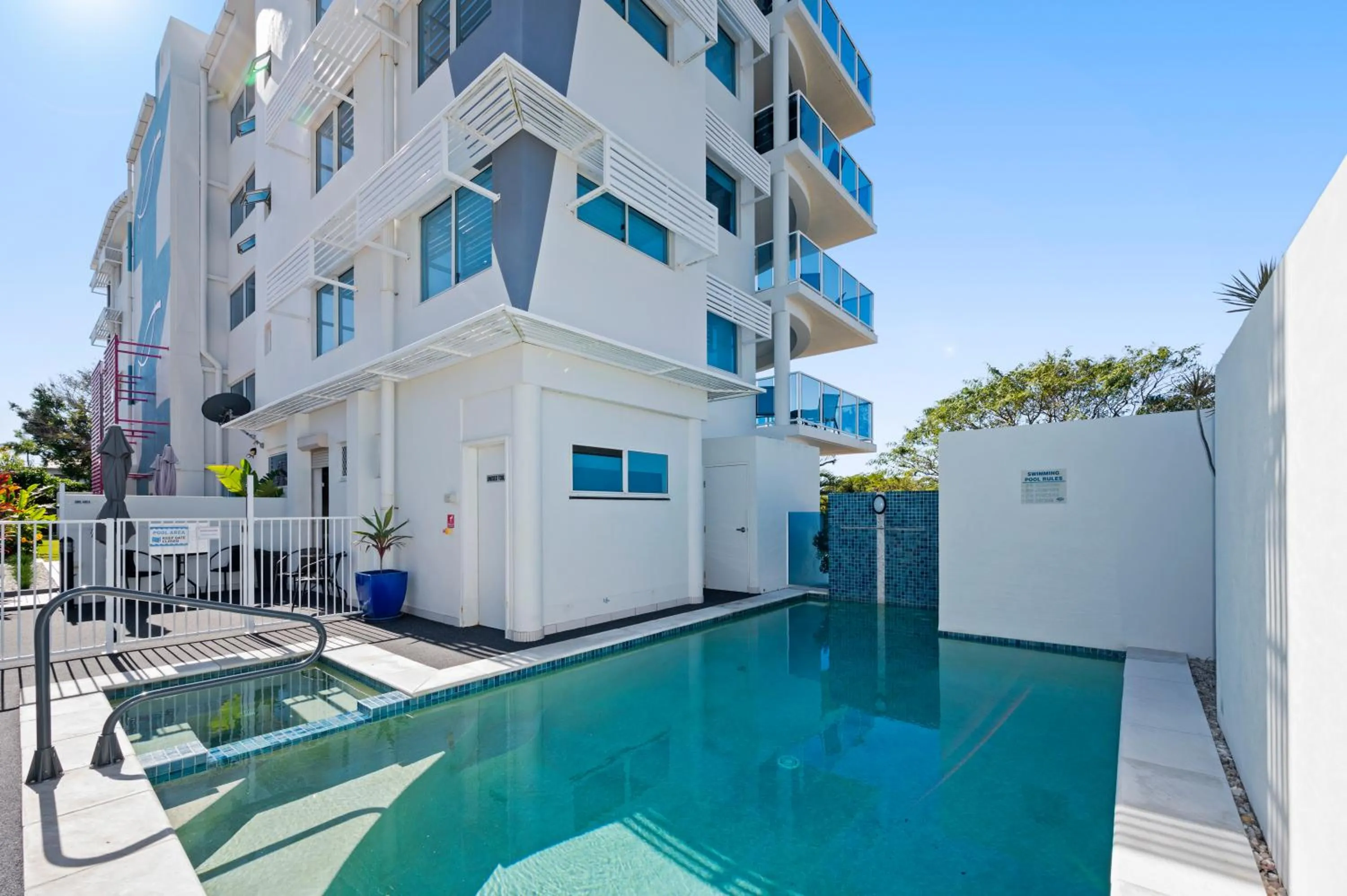 Swimming pool in Koola Beach Apartments Bargara