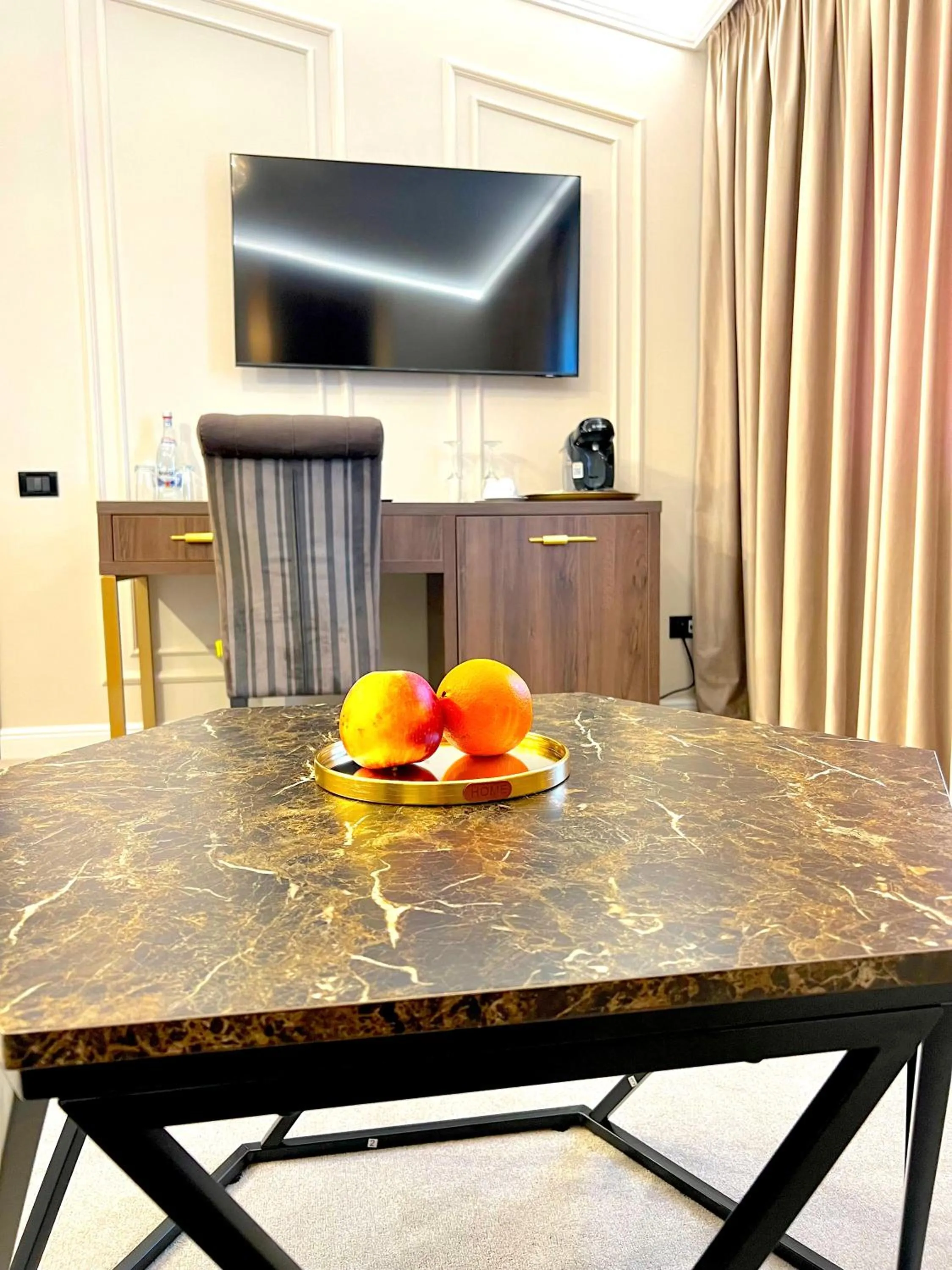 Communal lounge/ TV room in Hotel 5 Continents