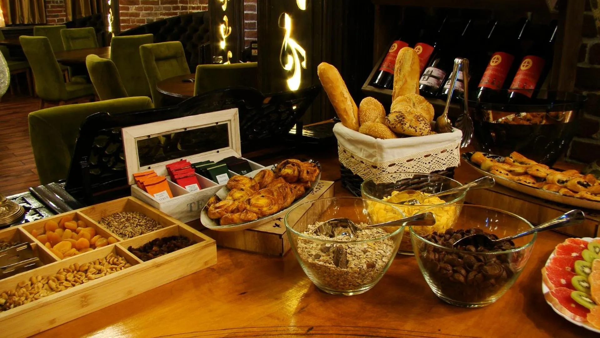 Buffet breakfast in Hotel 5 Continents