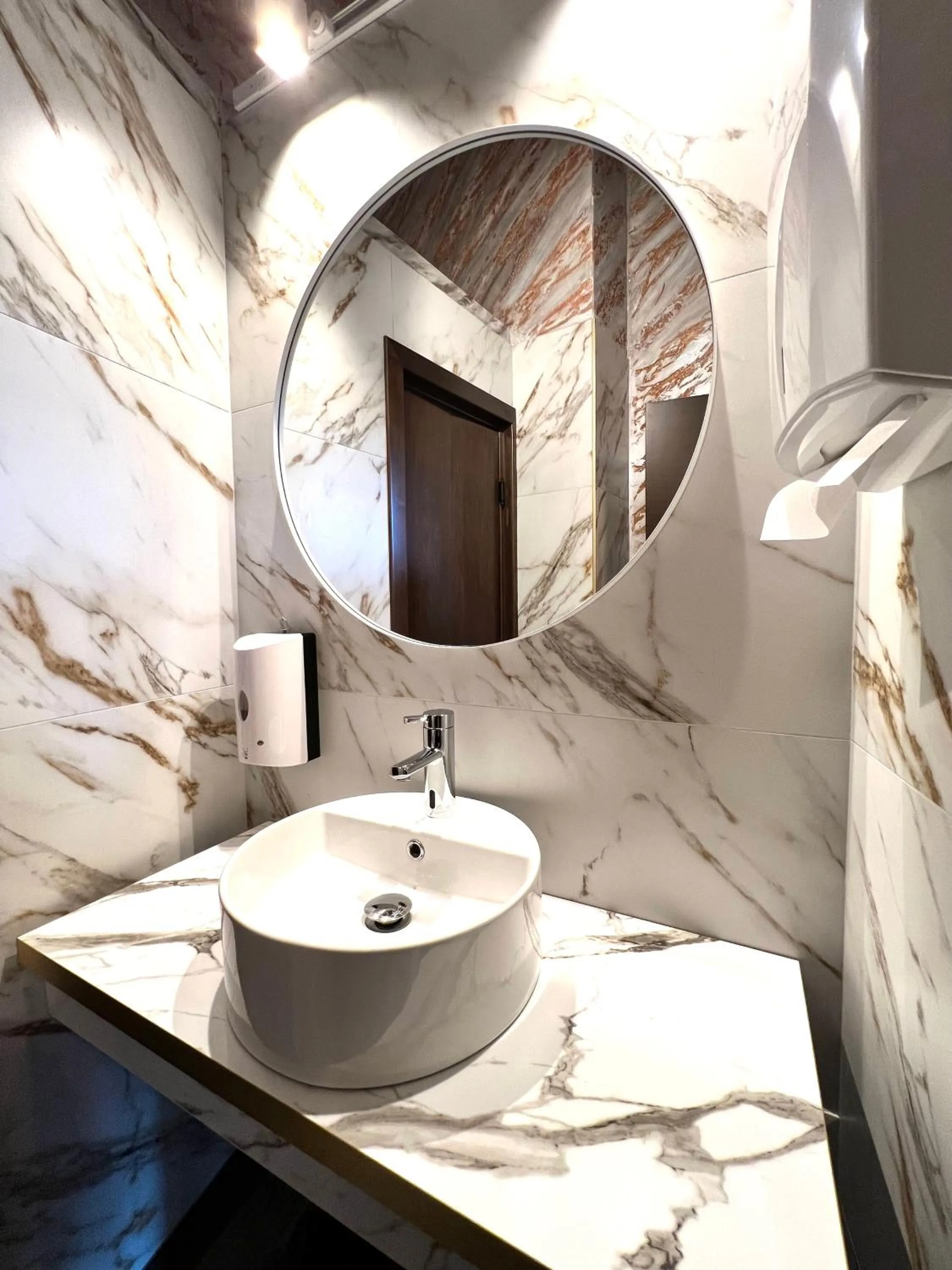 Bathroom in Hotel 5 Continents