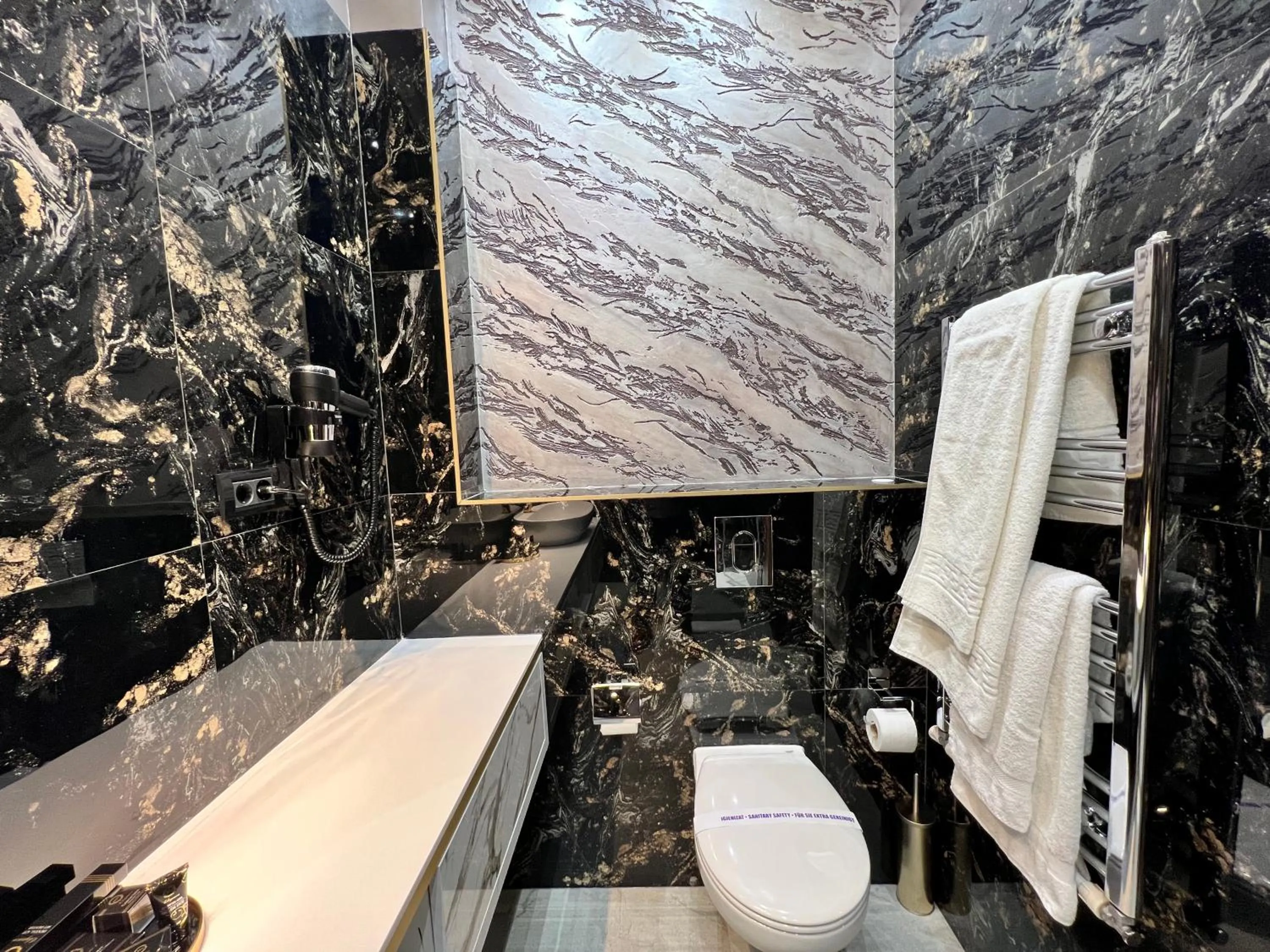 Shower in Hotel 5 Continents