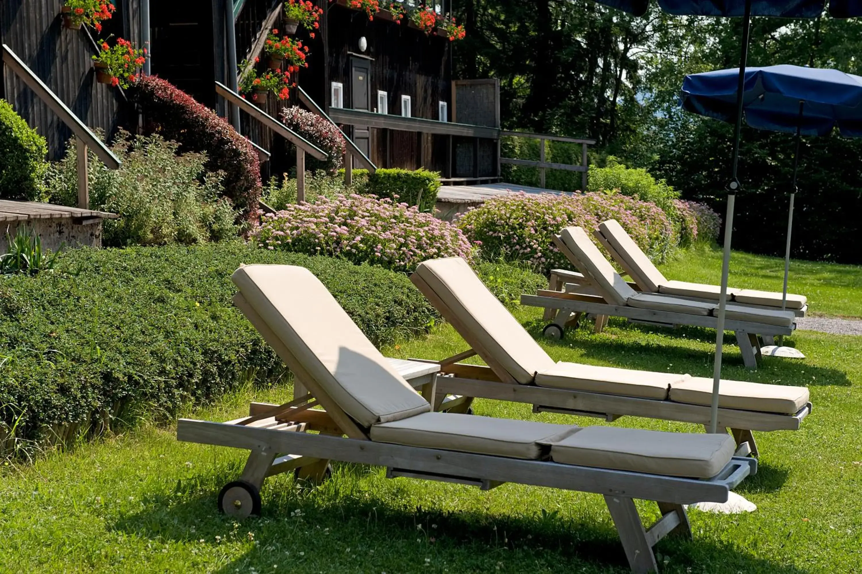 Beach, Garden in Inselhotel Faakersee