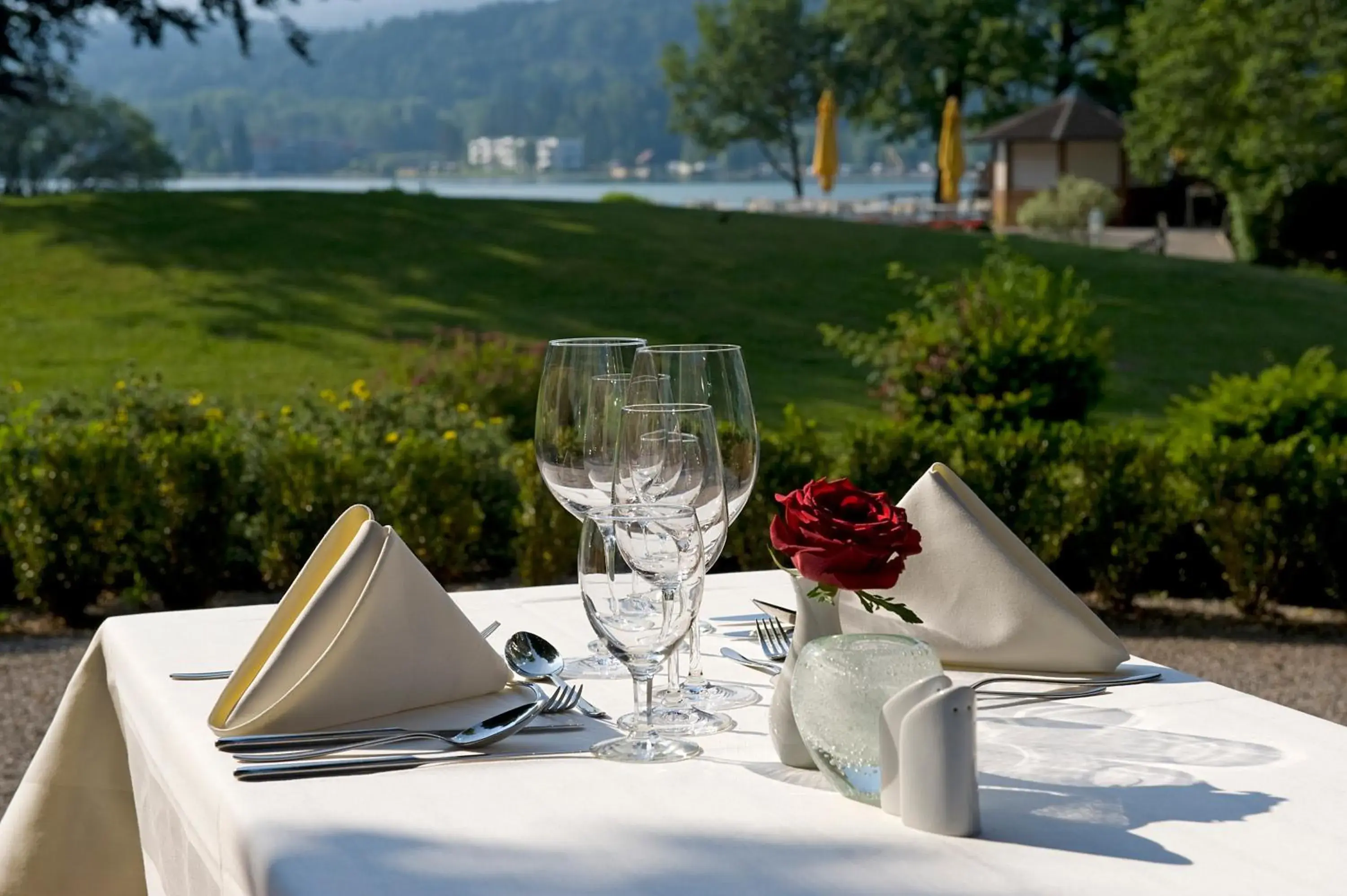 Balcony/Terrace, Restaurant/Places to Eat in Inselhotel Faakersee