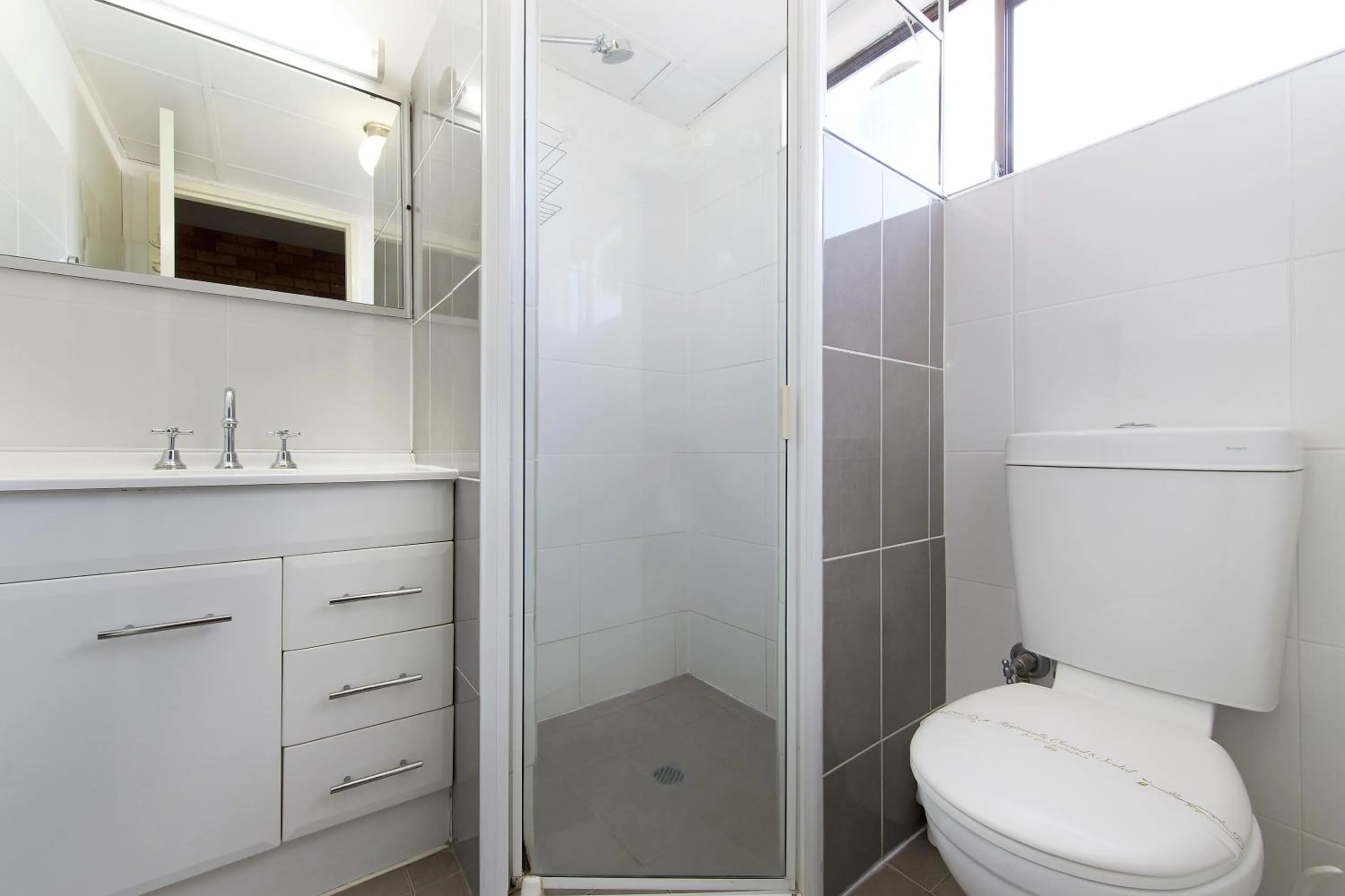 Bathroom in Comfort Inn Dubbo City