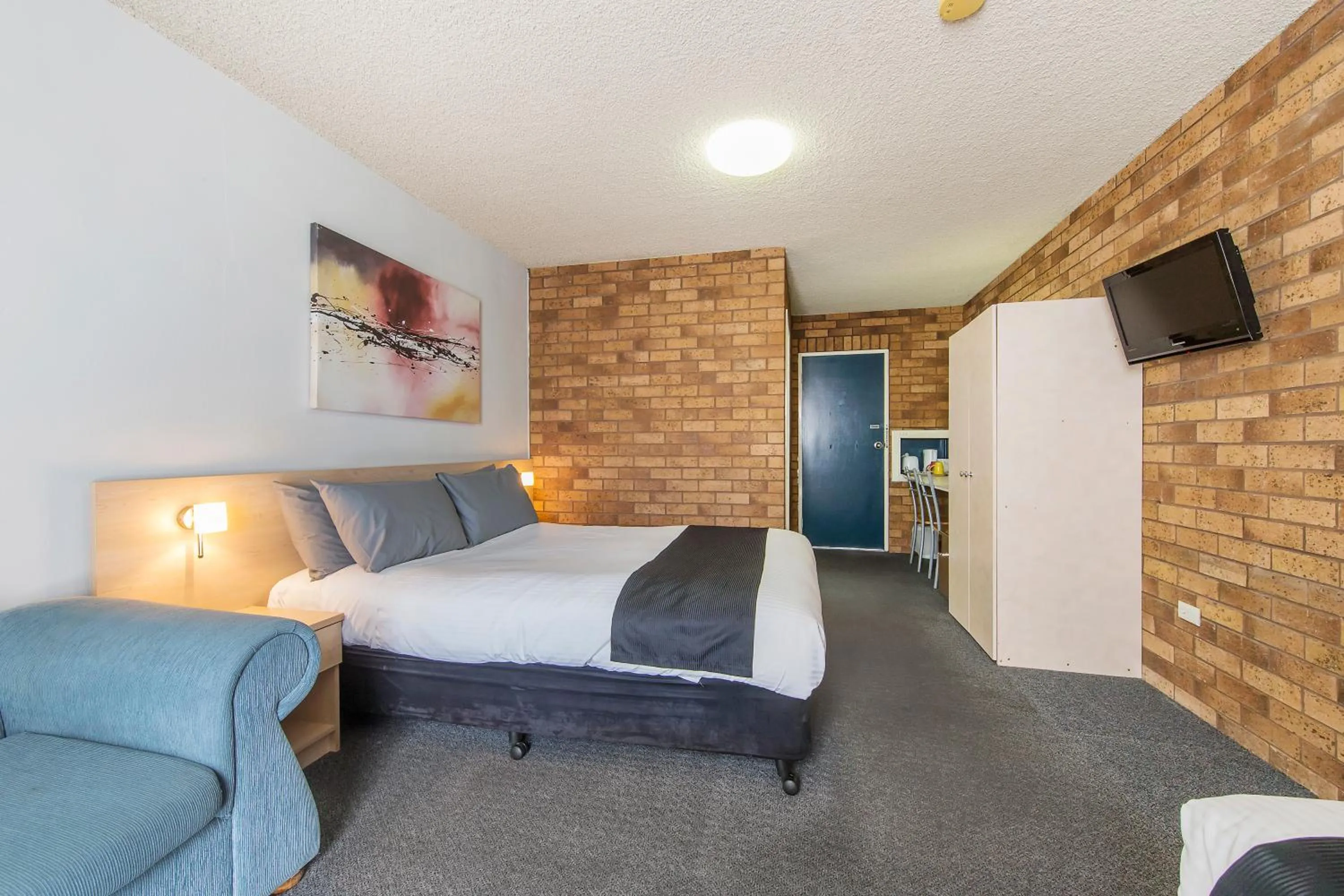 Photo of the whole room, Bed in Comfort Inn Dubbo City
