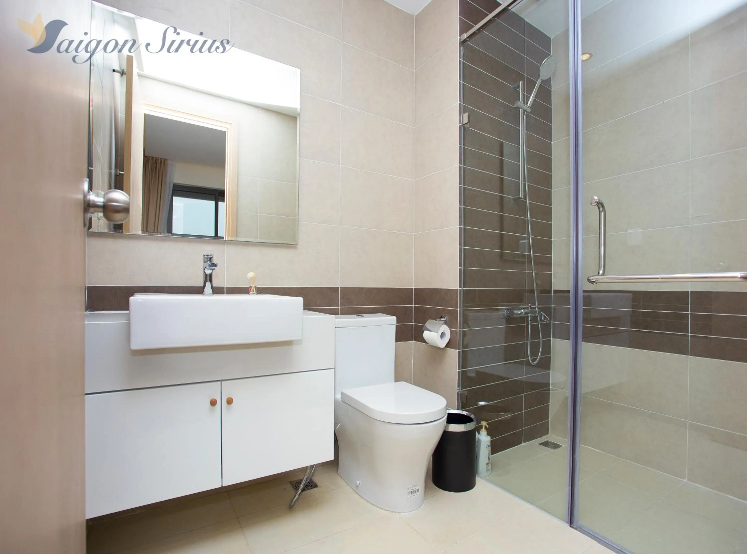 Shower in Saigon Sirius