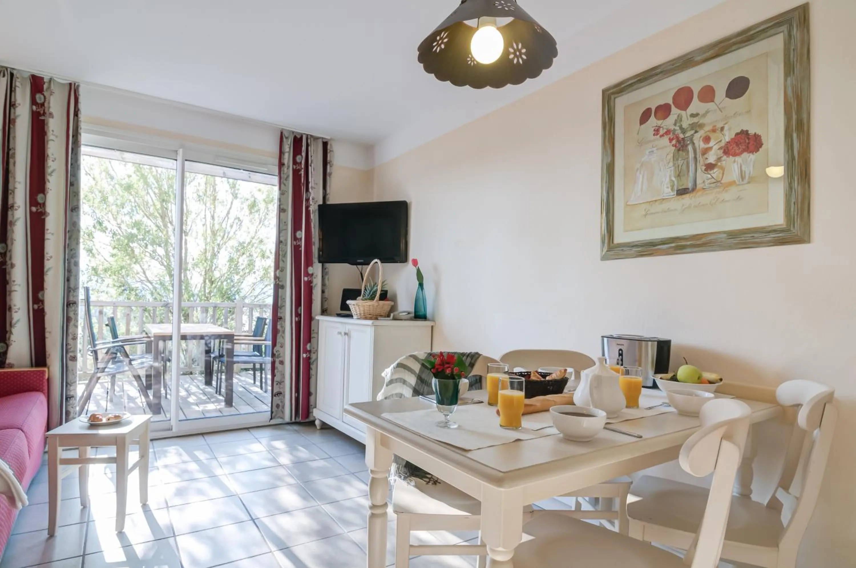 TV and multimedia in Village Pierre & Vacances Le Rouret