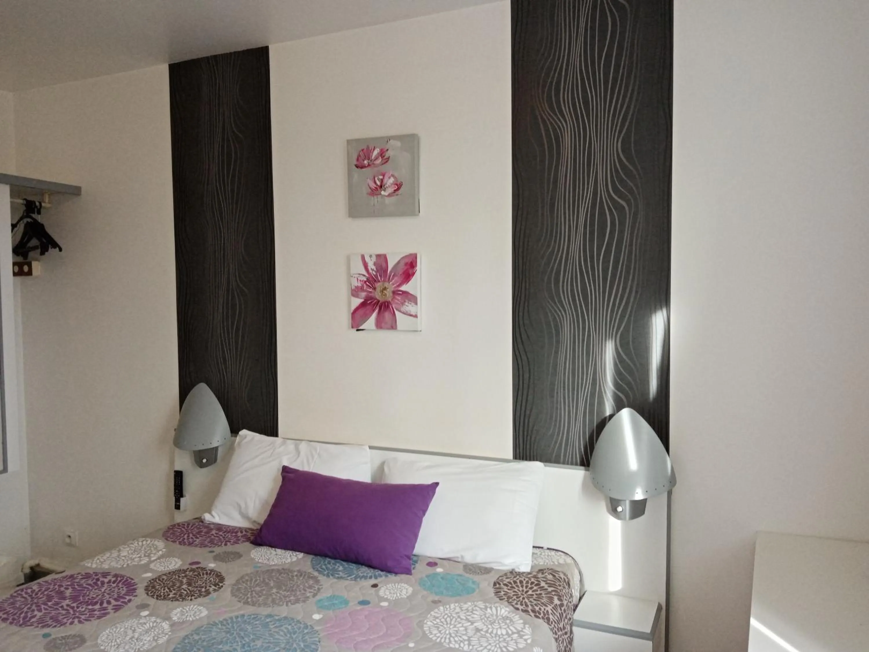 Bed in hotel l'échappée d'oléron