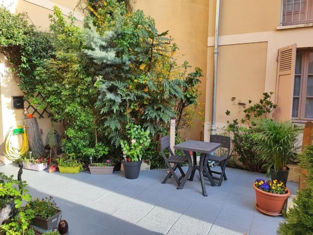 Garden view in Hôtel du Fort