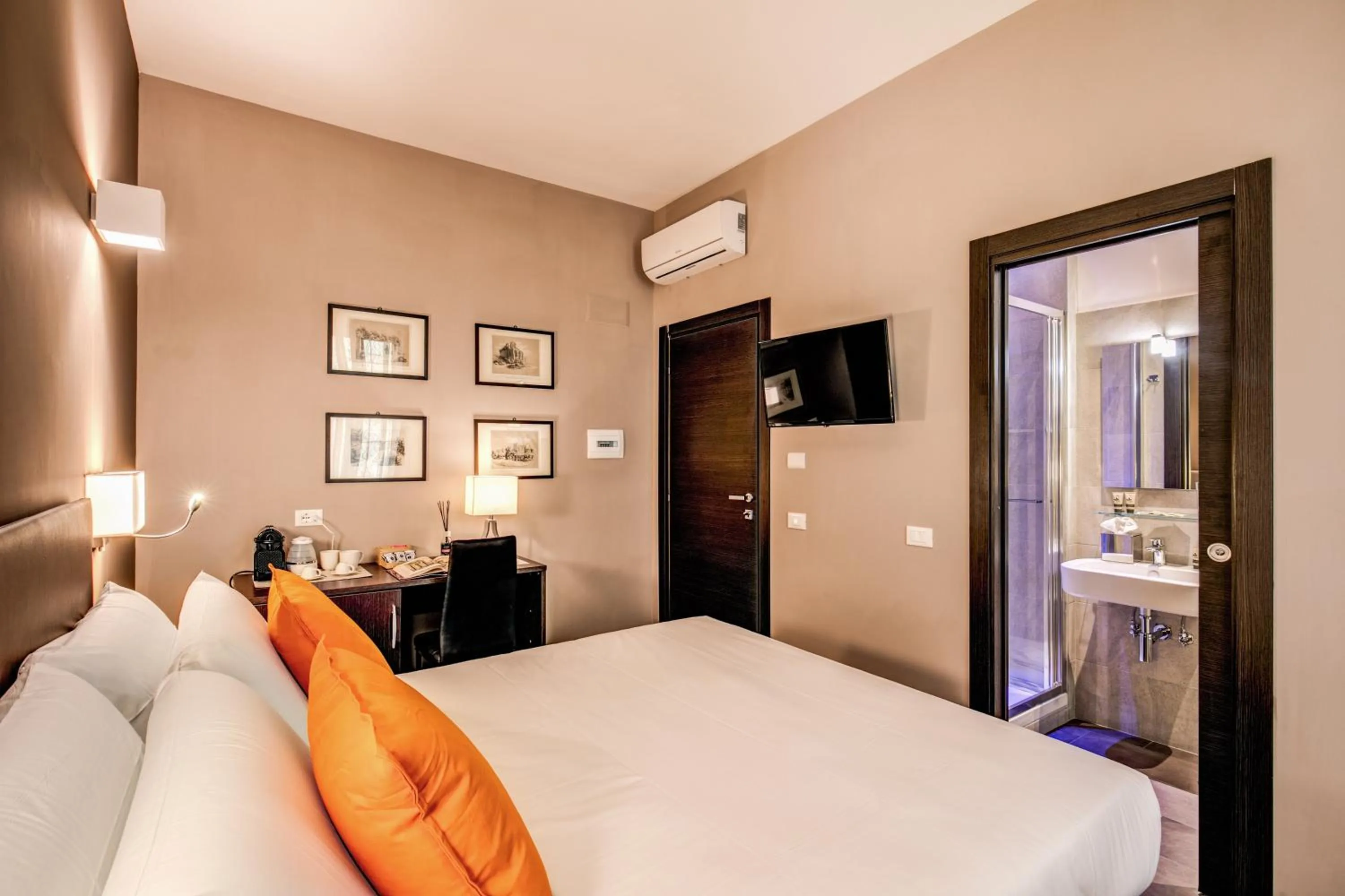 Bed in H501 Luxury Rooms