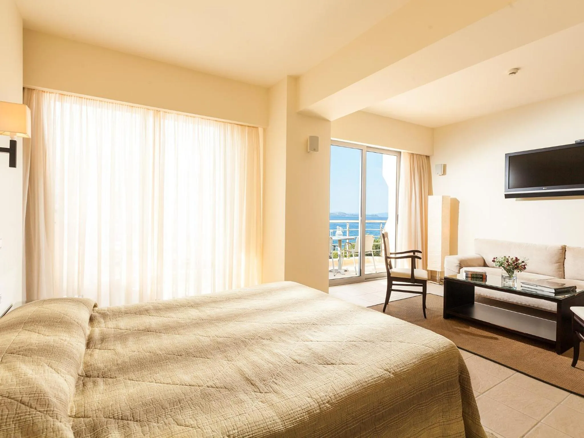 Photo of the whole room, Bed in Cabo Verde Hotel