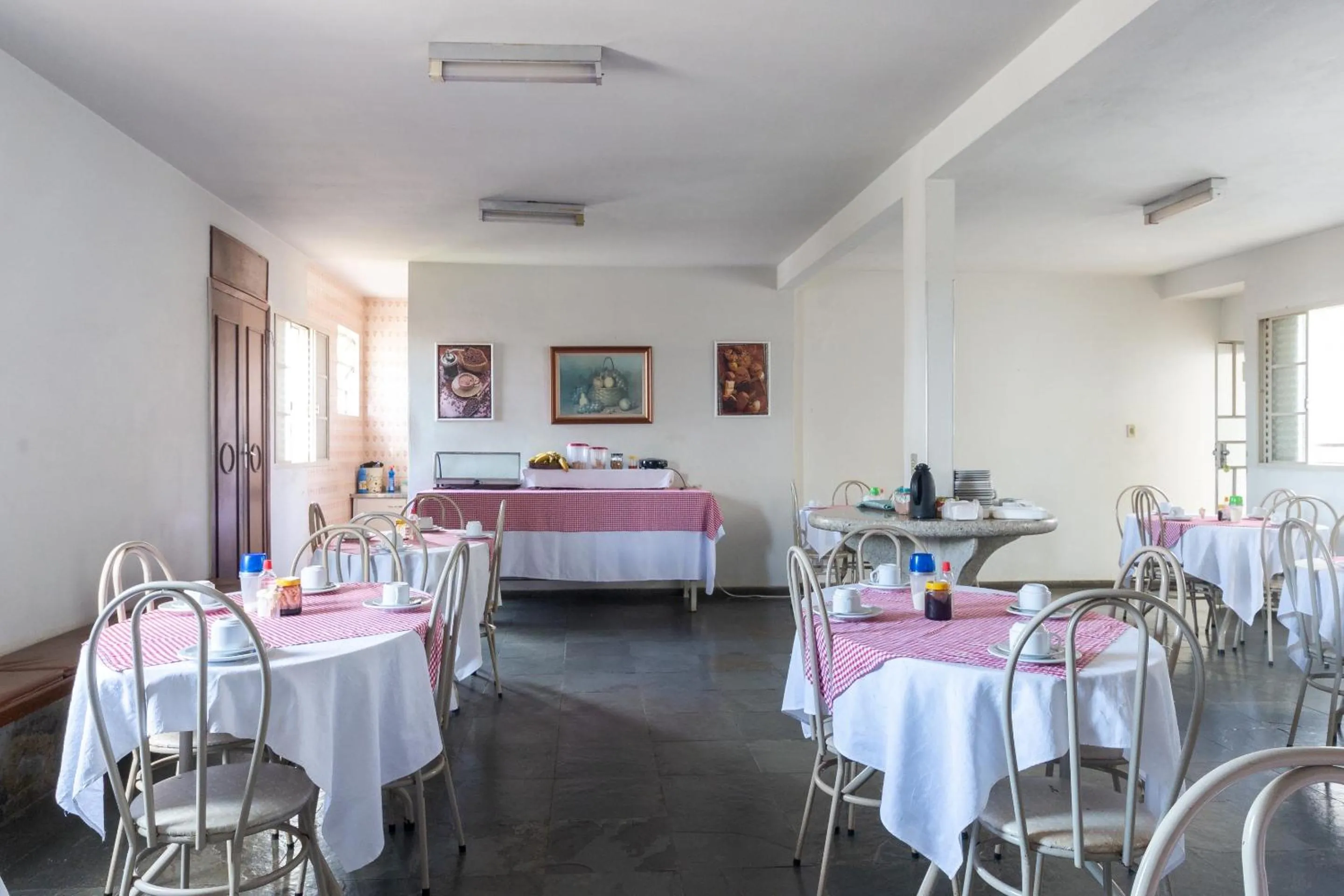 Restaurant/places to eat in Brasil Hotel