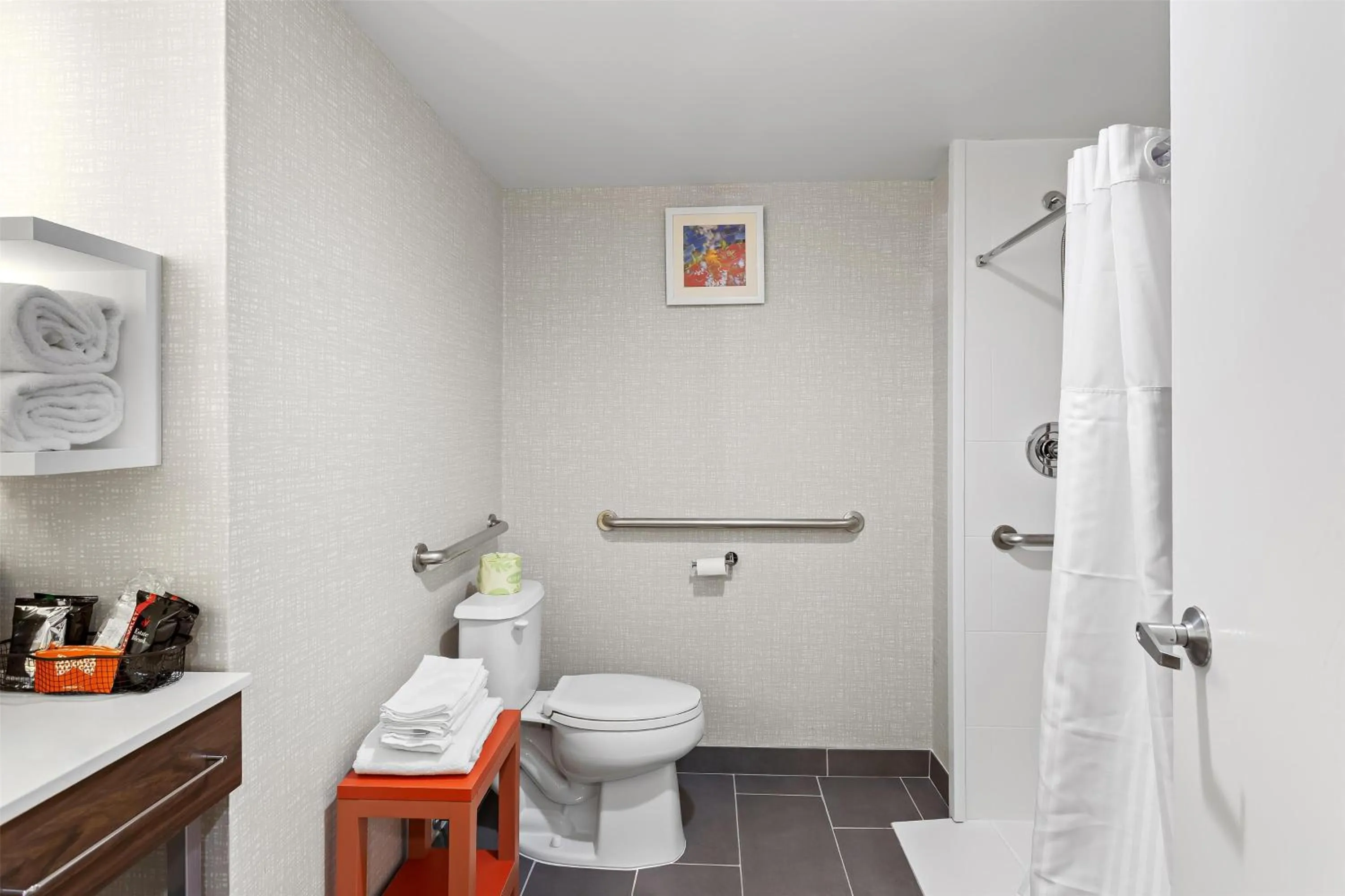 Bathroom in Hampton Inn & Suites Bolingbrook