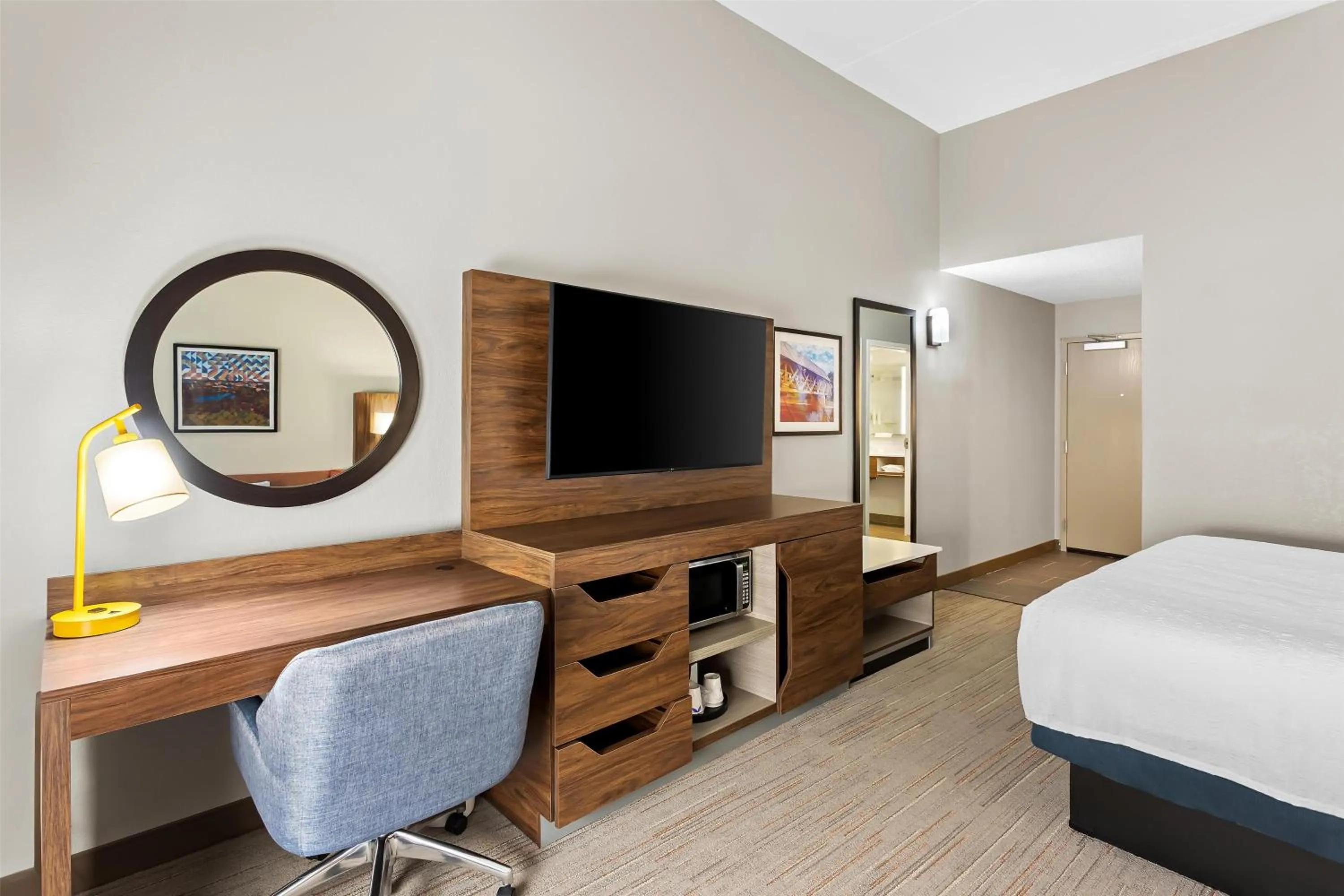 Bed in Hampton Inn & Suites Bolingbrook