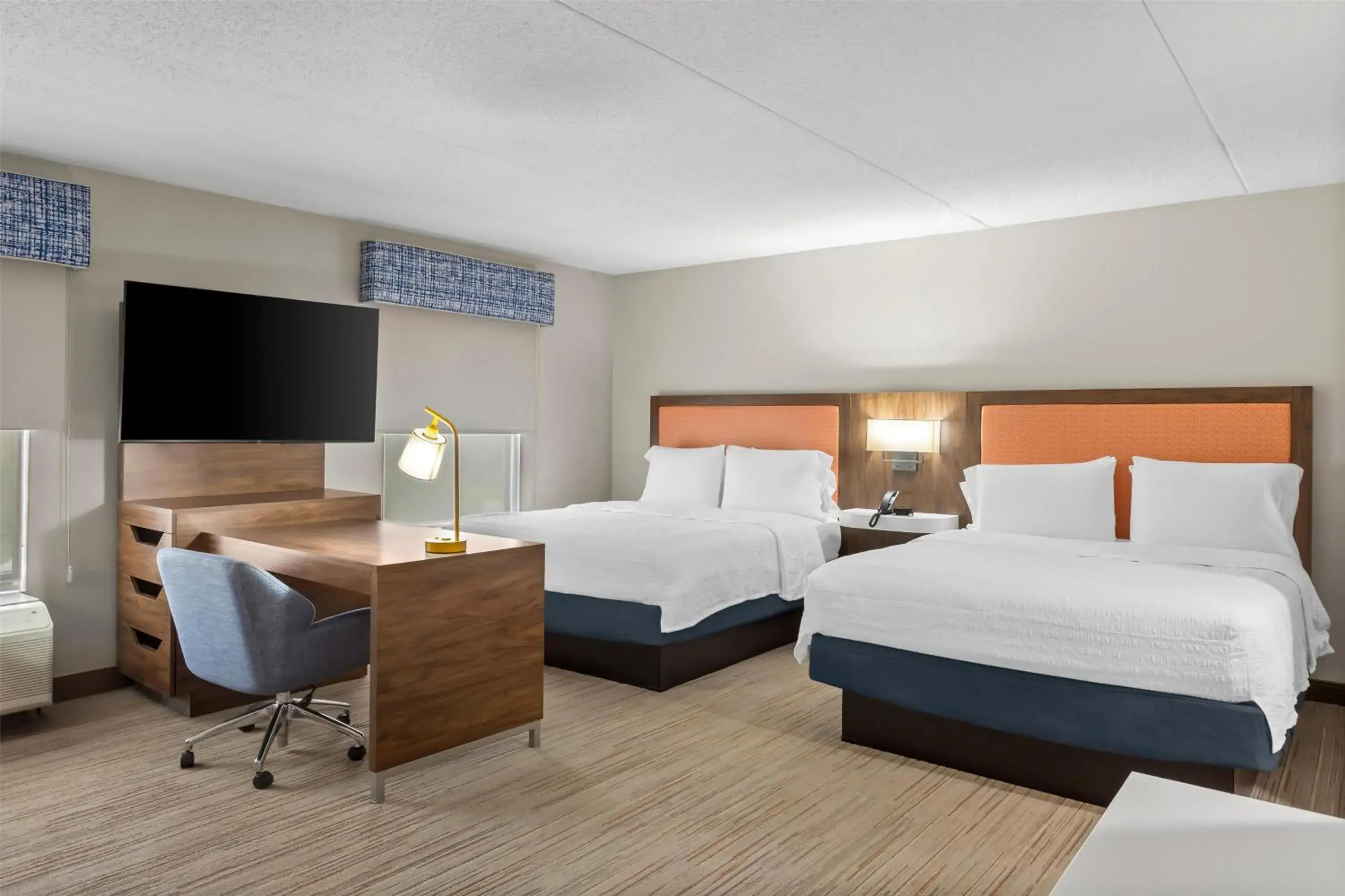 Bed in Hampton Inn & Suites Bolingbrook Bed in Hampton Inn & Suites Bolingbrook