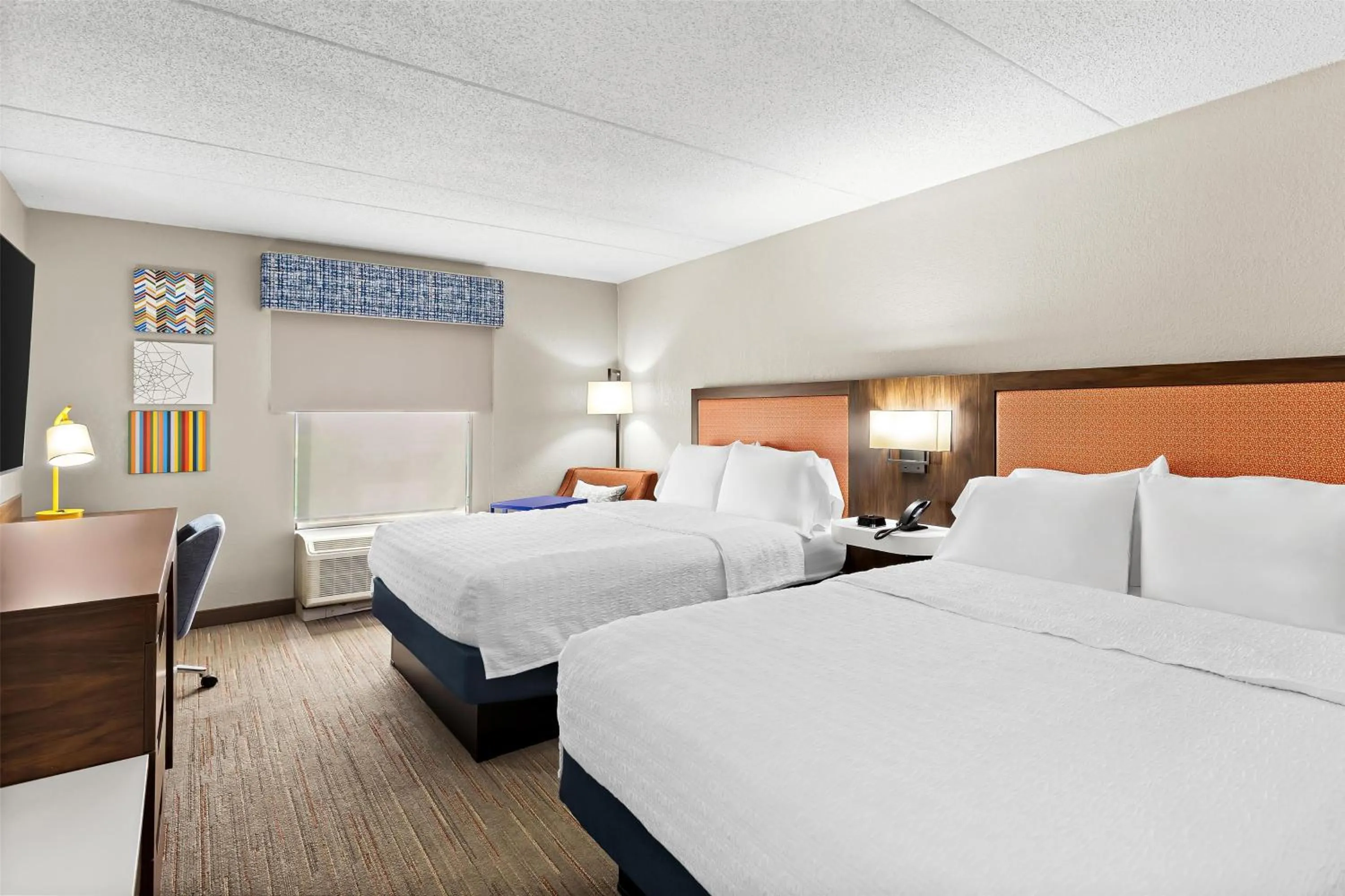 Bed in Hampton Inn & Suites Bolingbrook