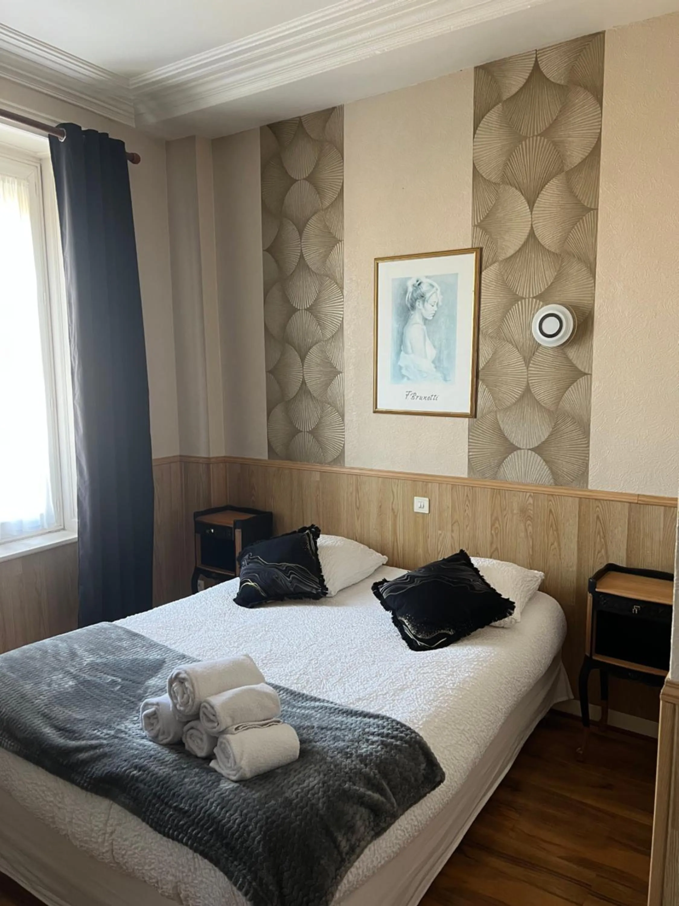 Bed in Hôtel Les Quais