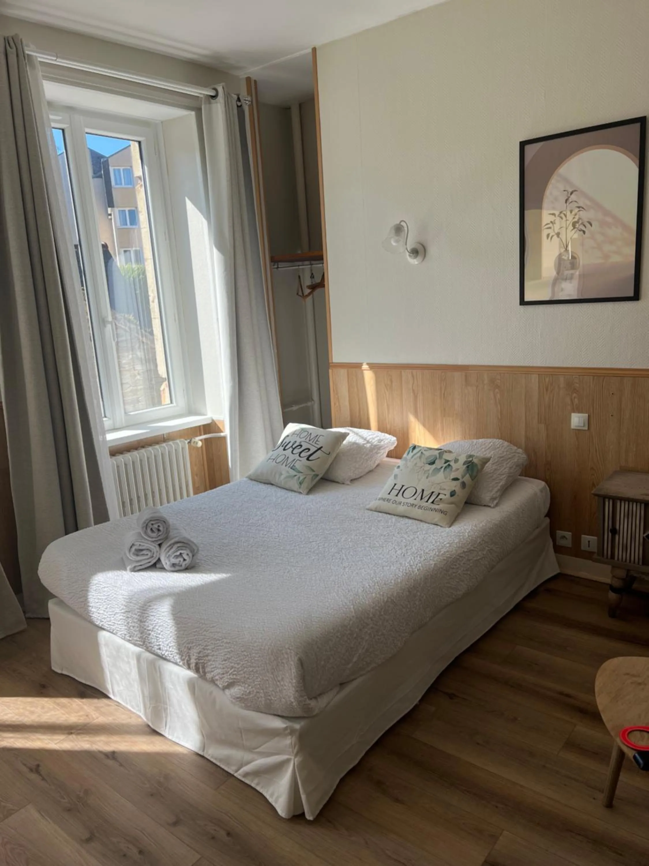 Bed in Hôtel Les Quais