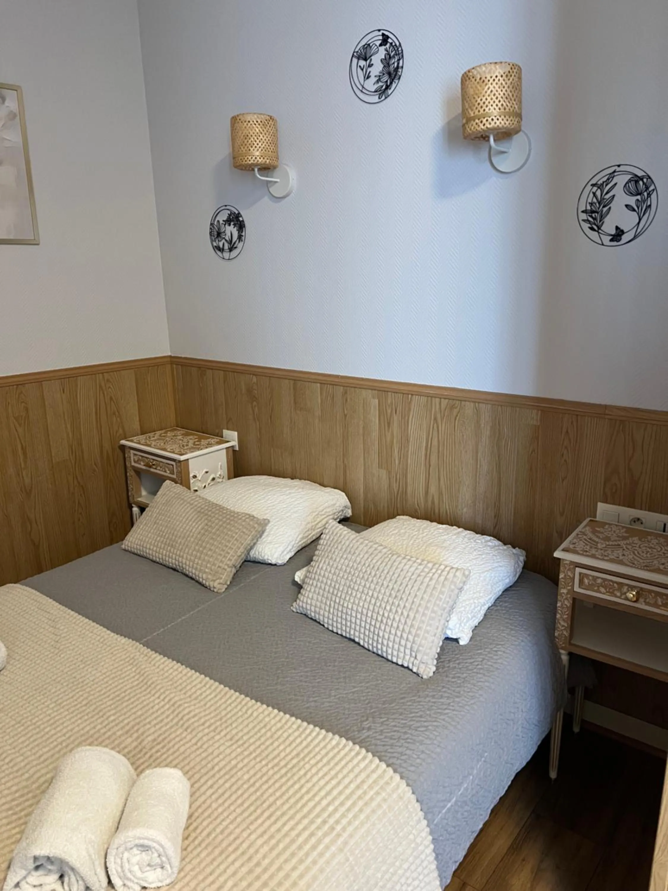 Bed in Hôtel Les Quais