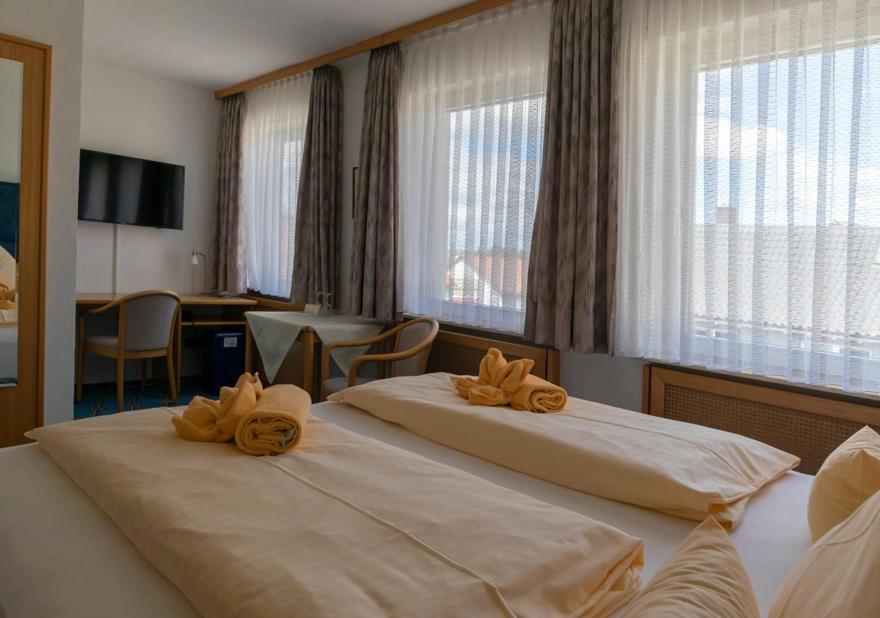 Patio, Bed in Hotel & Restaurant Mainaublick