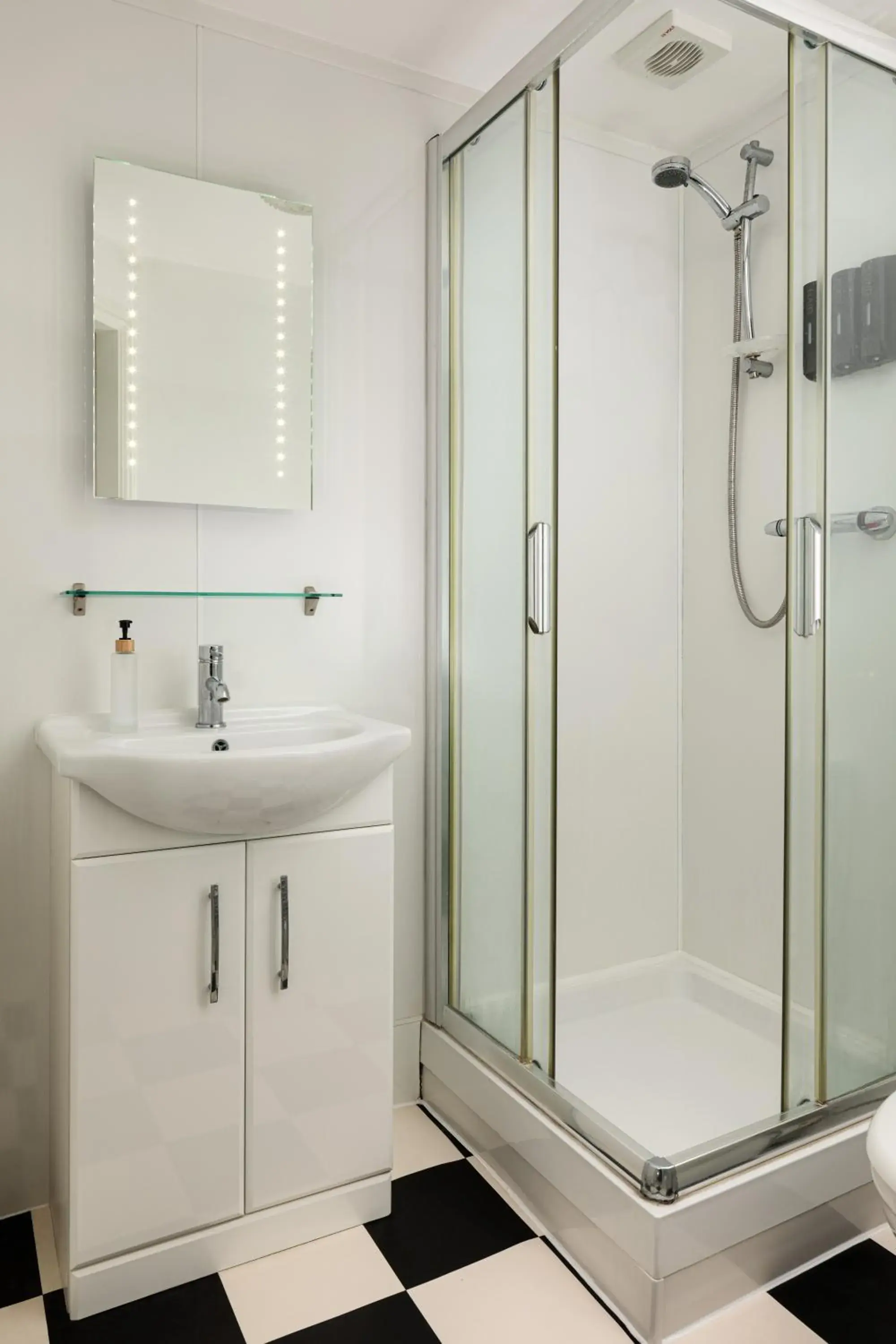King Room En Suite with Kitchenette in Brayford House Carholme Road King Room En Suite with Kitchenette in Brayford House Carholme Road